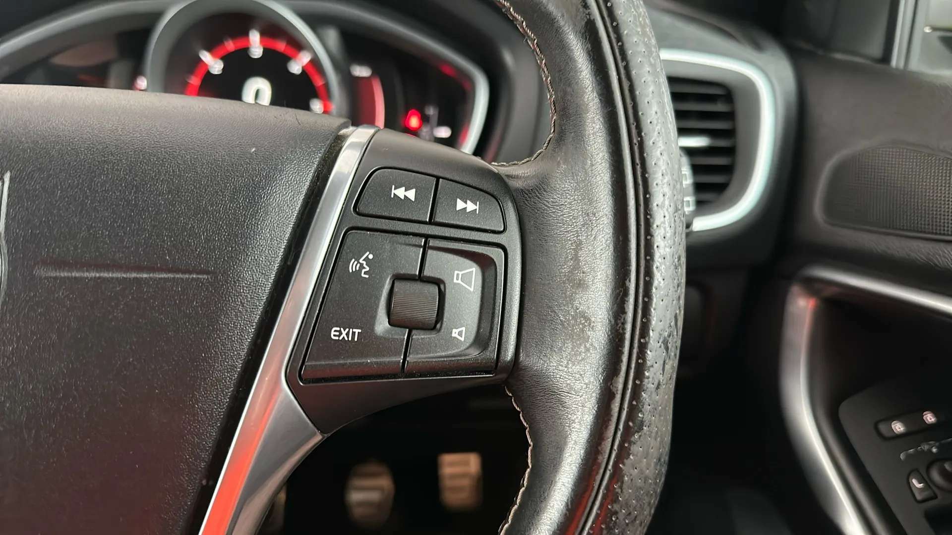 2016 VOLVO V40 2016 VOLVO V40