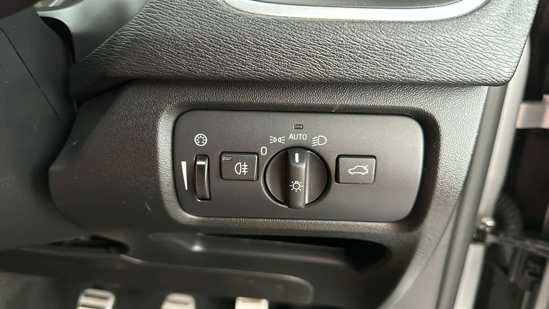 2016 VOLVO V40 2016 VOLVO V40
