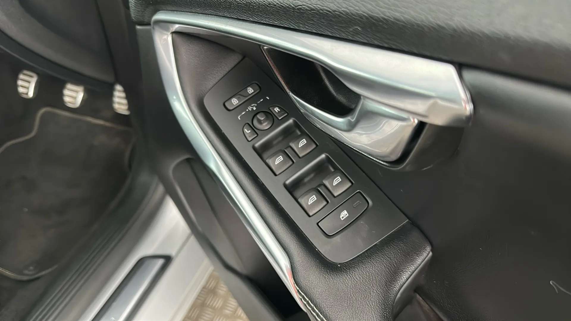 2016 VOLVO V40 2016 VOLVO V40