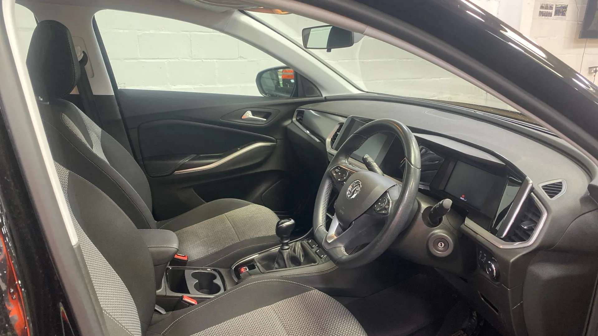A 2022 VAUXHALL GRANDLAND 1.2 Turbo Design A 2022 VAUXHALL GRANDLAND 1.2 Turbo Design