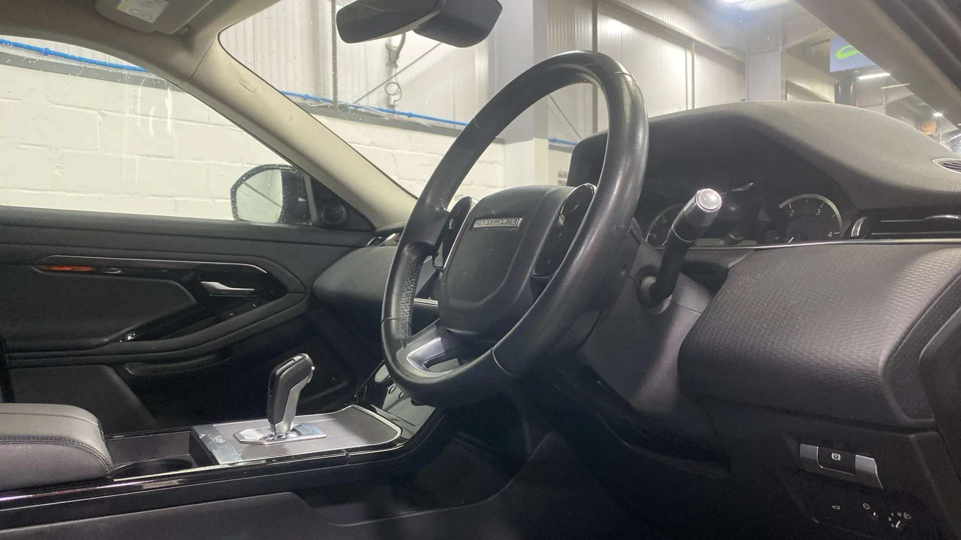 A 2020 LAND ROVER RANGE ROVER EVOQUE 2.0 D180 S Auto A 2020 LAND ROVER RANGE ROVER EVOQUE 2.0 D180 S Auto