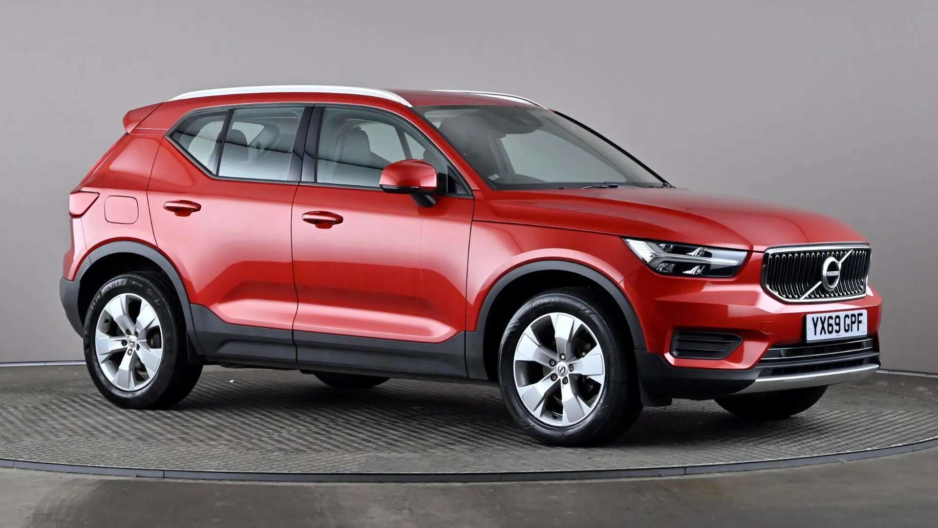 A 2019 VOLVO XC40 2.0 D3 Momentum A 2019 VOLVO XC40 2.0 D3 Momentum