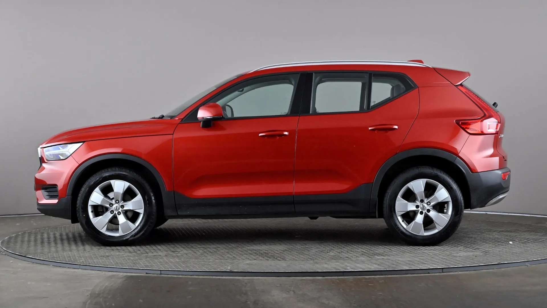 A 2019 VOLVO XC40 2.0 D3 Momentum A 2019 VOLVO XC40 2.0 D3 Momentum