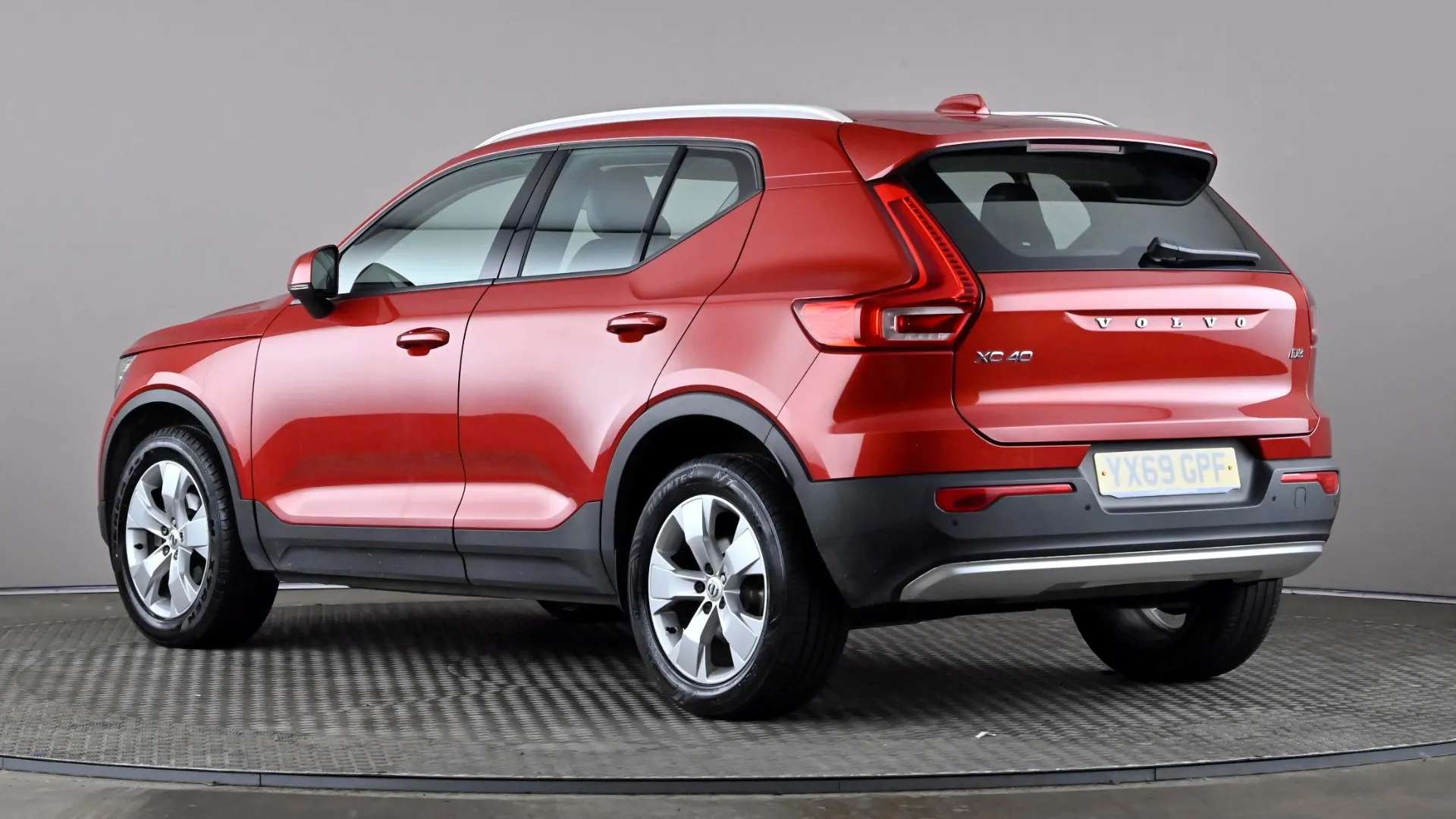 A 2019 VOLVO XC40 2.0 D3 Momentum A 2019 VOLVO XC40 2.0 D3 Momentum