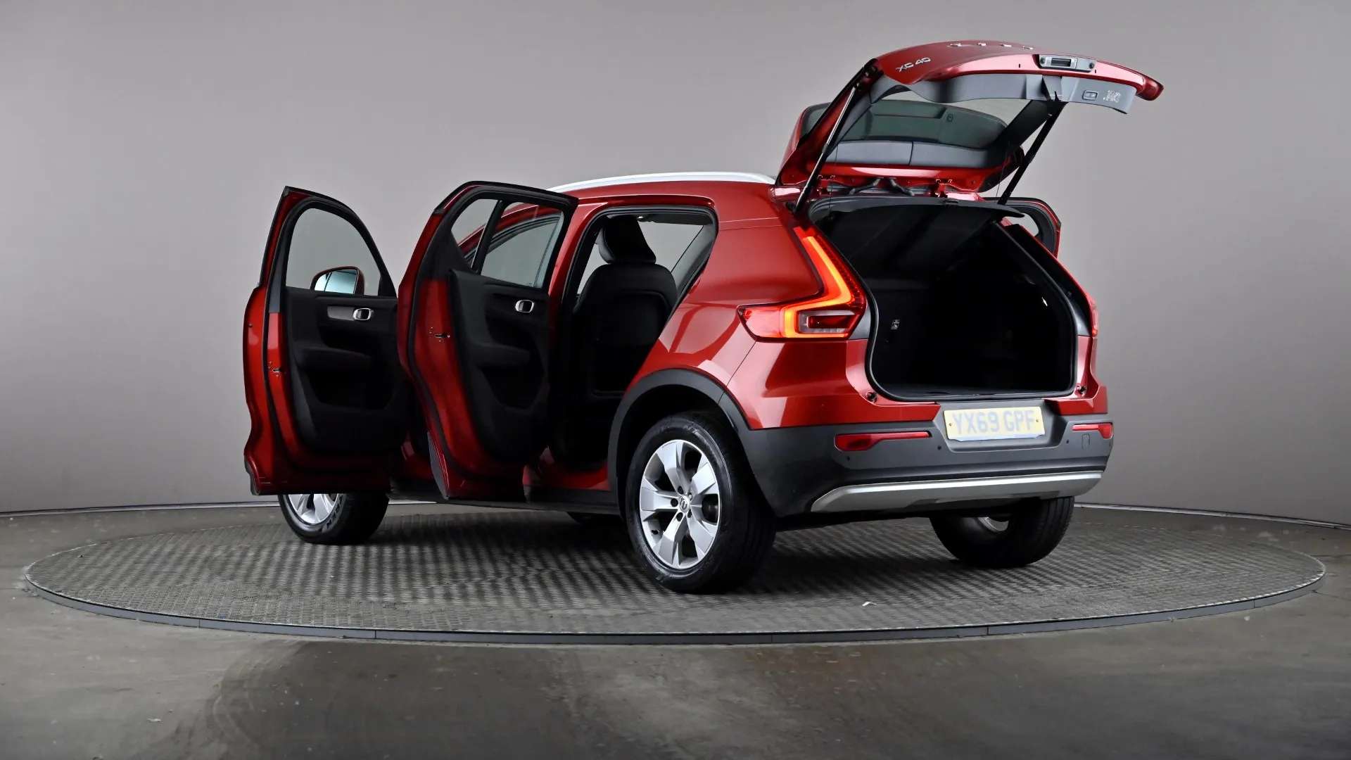 2019 VOLVO XC40 2019 VOLVO XC40