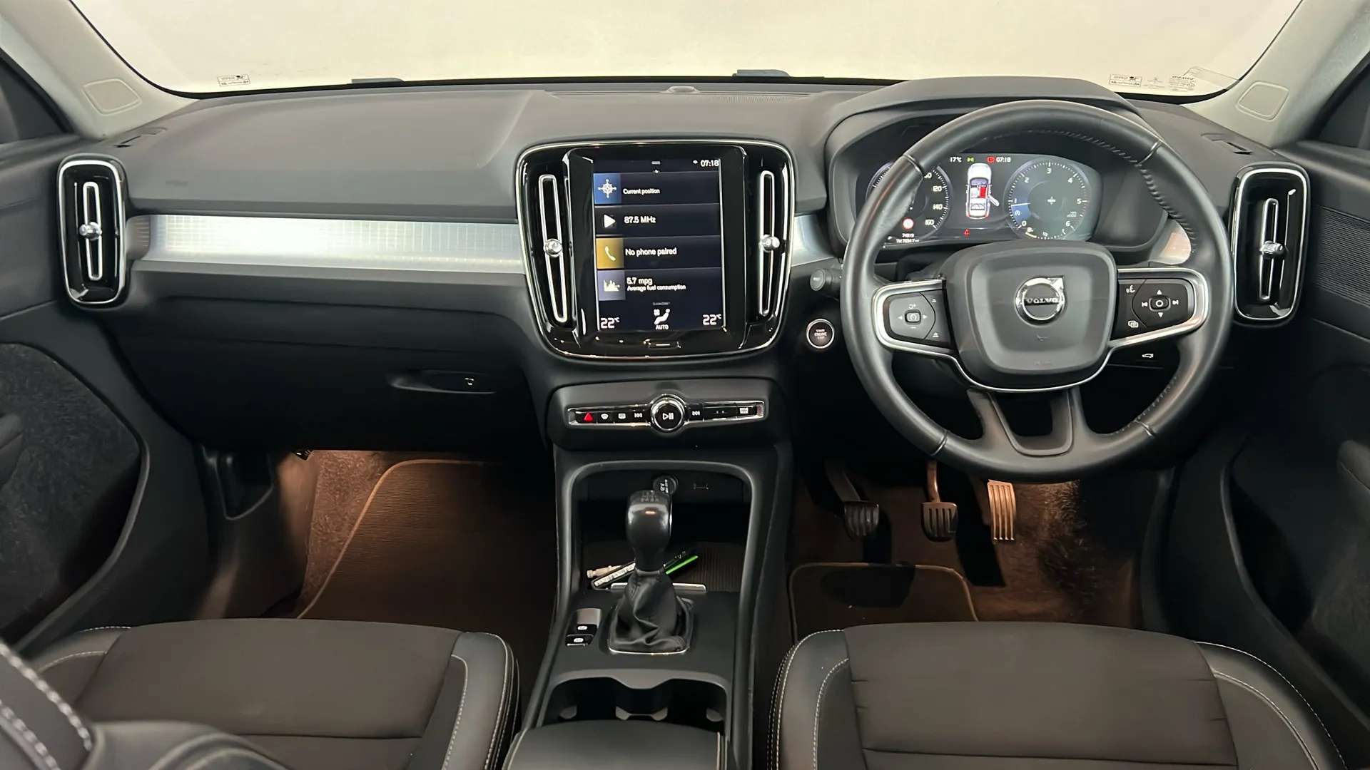 2019 VOLVO XC40 2019 VOLVO XC40