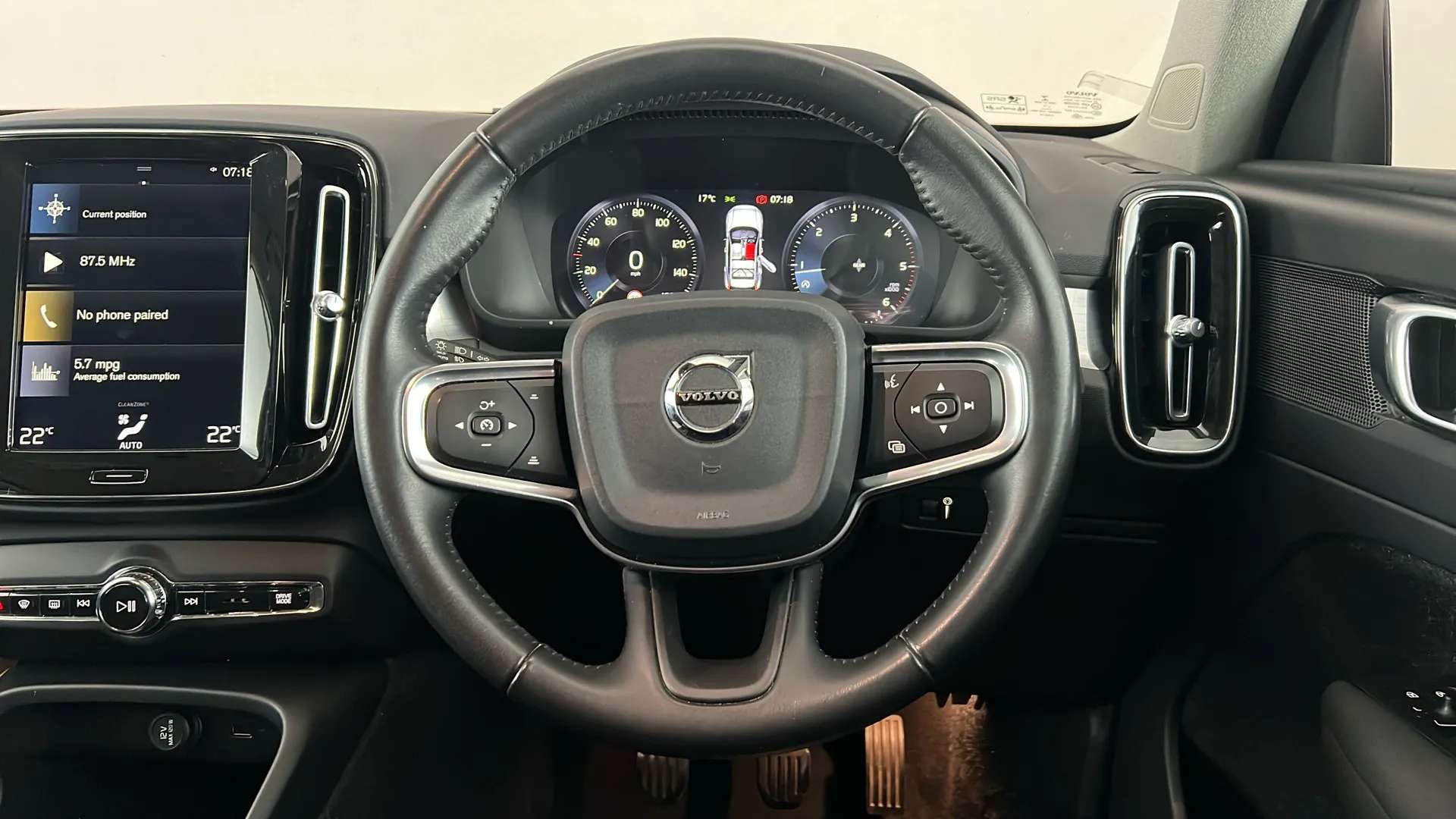 2019 VOLVO XC40 2019 VOLVO XC40