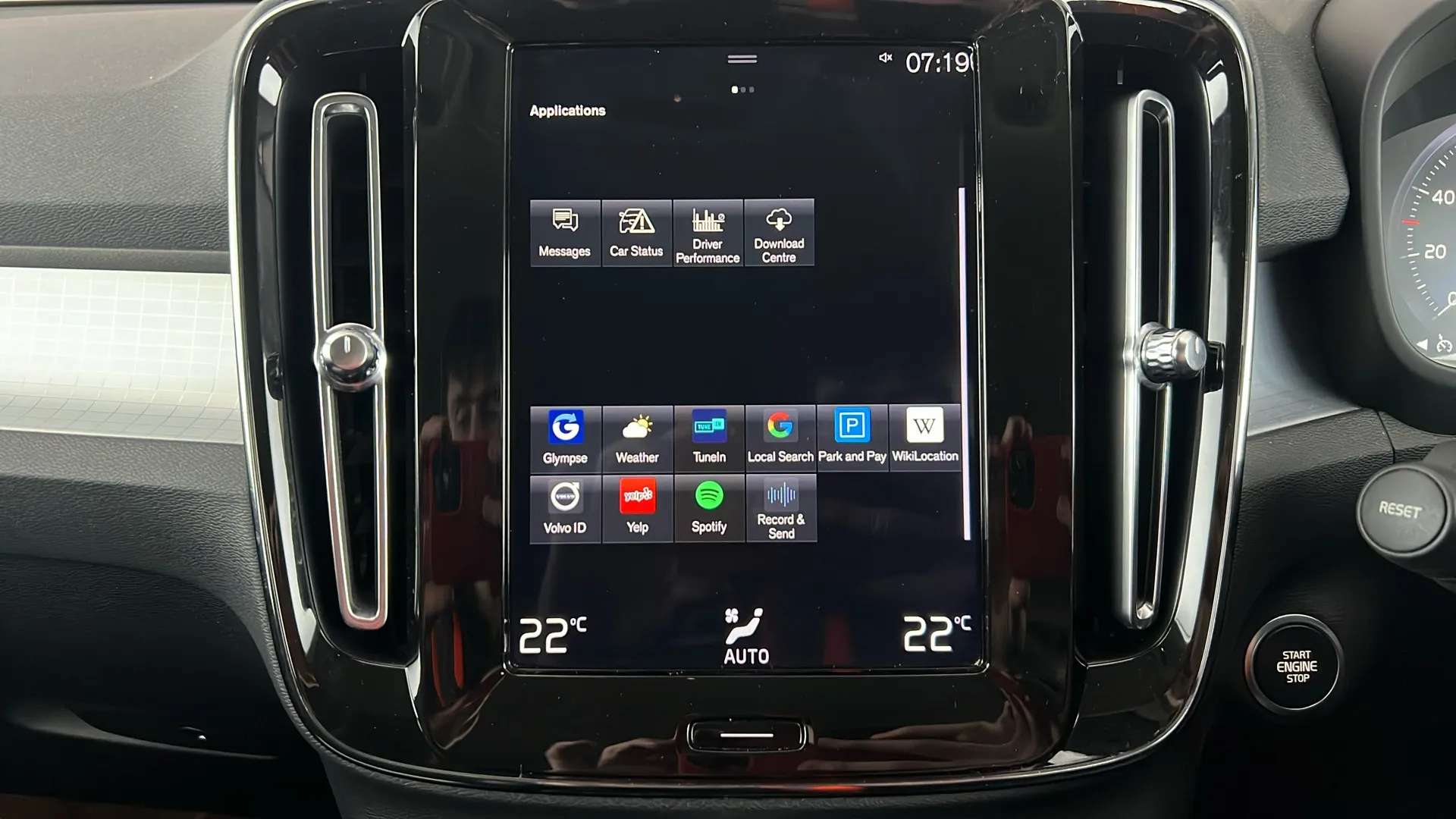2019 VOLVO XC40 2019 VOLVO XC40