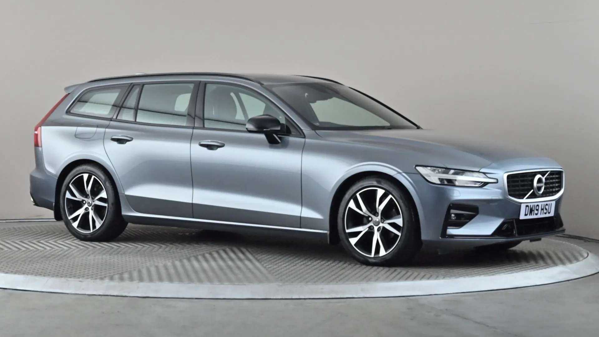 A 2019 VOLVO V60 2.0 D3 R DESIGN A 2019 VOLVO V60 2.0 D3 R DESIGN