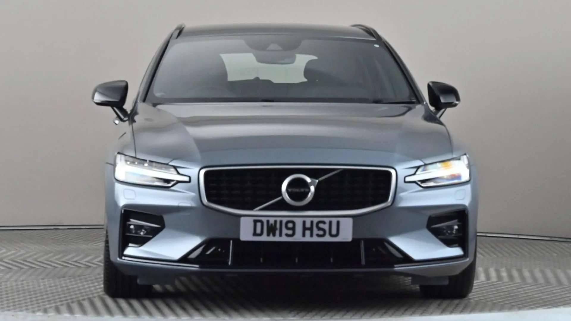 A 2019 VOLVO V60 2.0 D3 R DESIGN A 2019 VOLVO V60 2.0 D3 R DESIGN