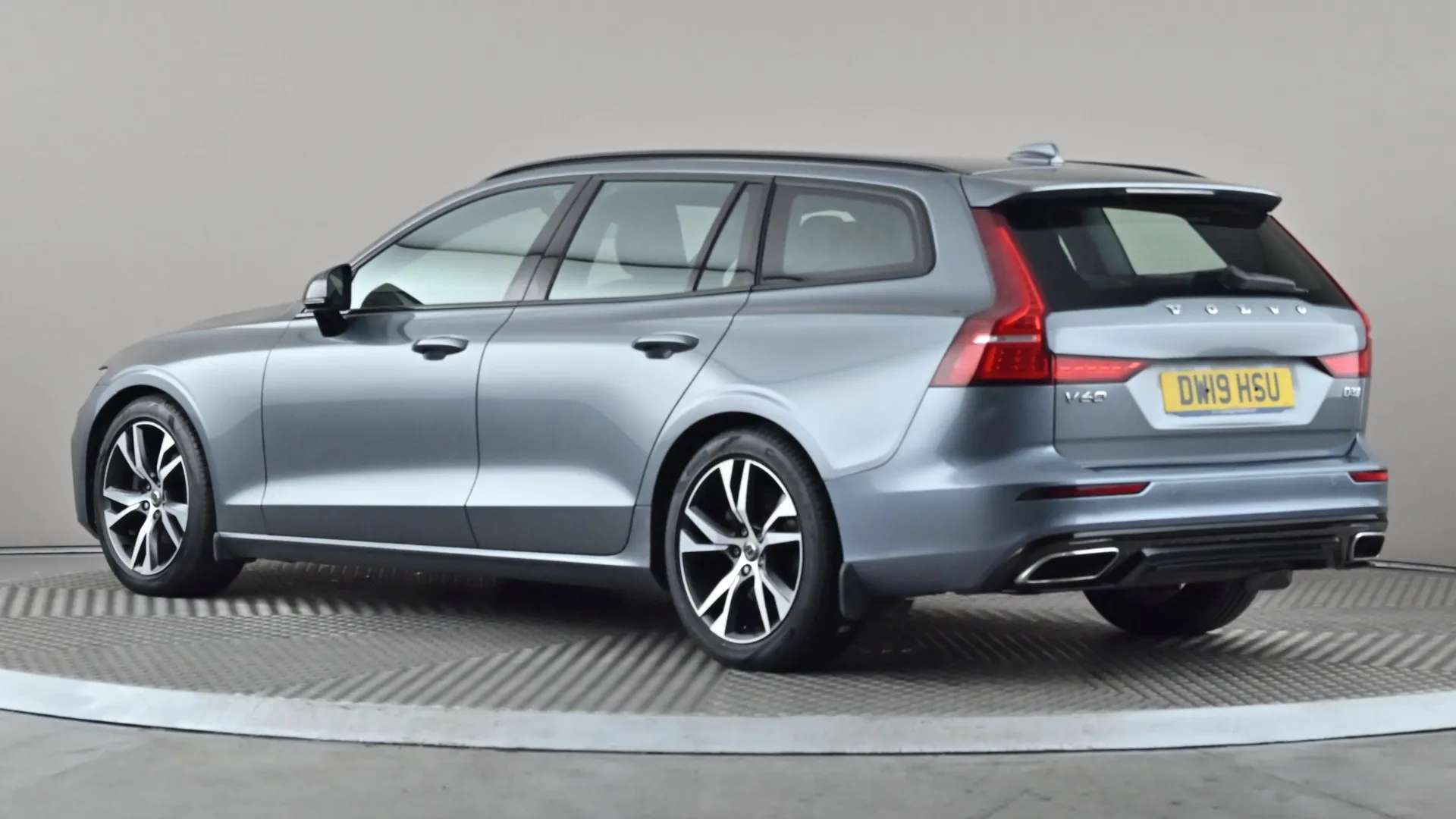 A 2019 VOLVO V60 2.0 D3 R DESIGN A 2019 VOLVO V60 2.0 D3 R DESIGN