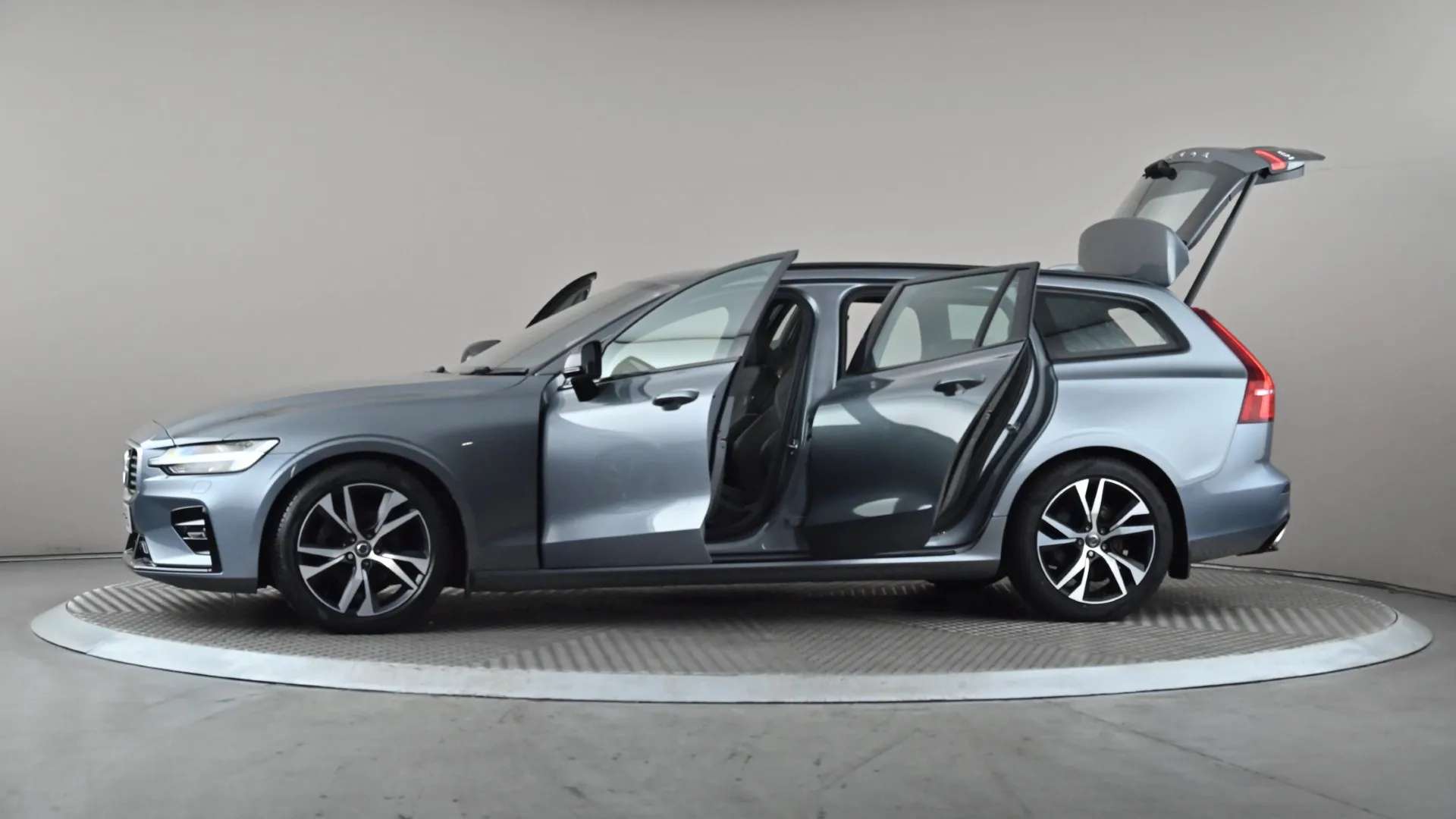 2019 VOLVO V60 2019 VOLVO V60