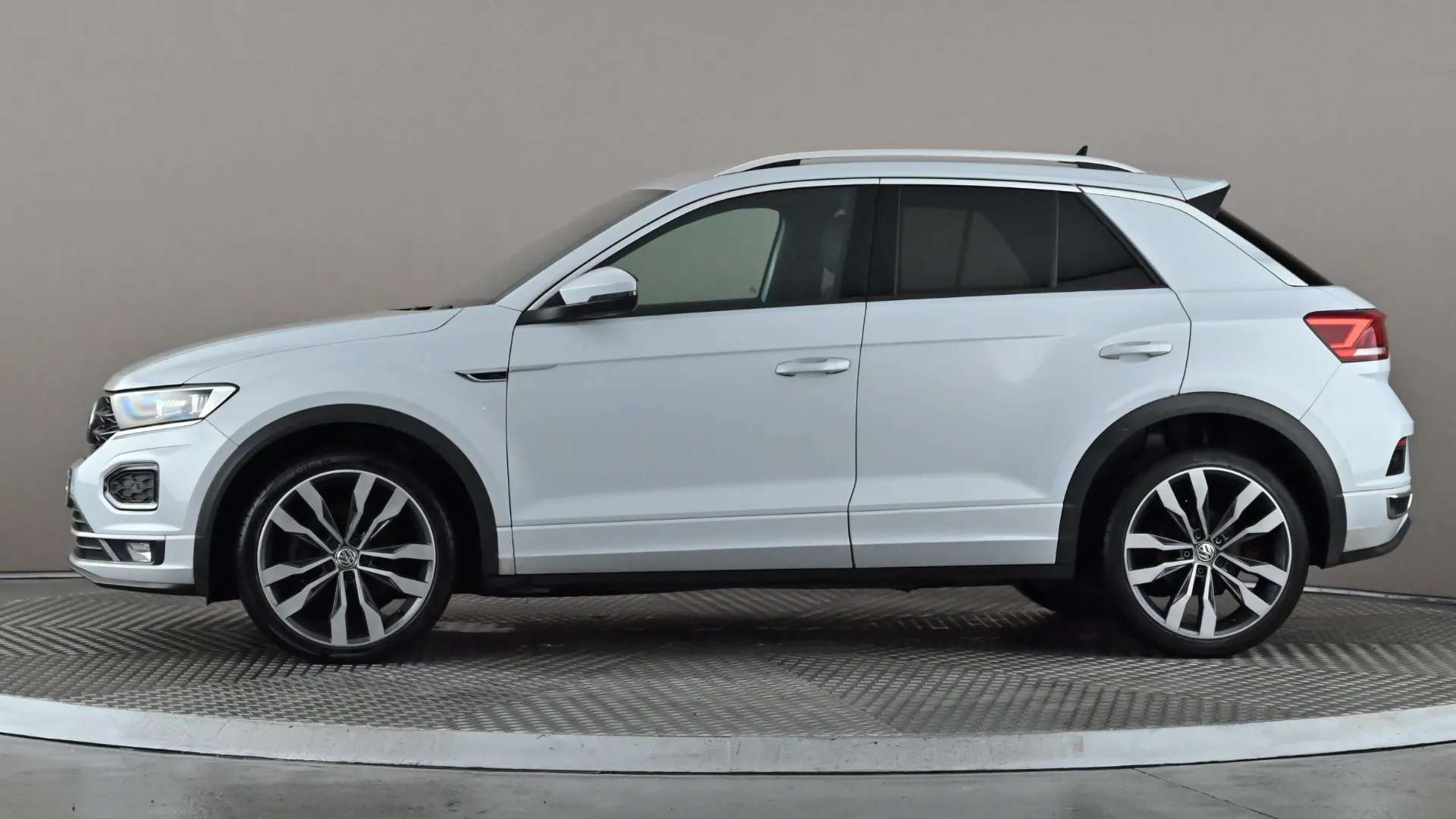 A 2019 VOLKSWAGEN T-ROC 2.0 TDI R-Line A 2019 VOLKSWAGEN T-ROC 2.0 TDI R-Line
