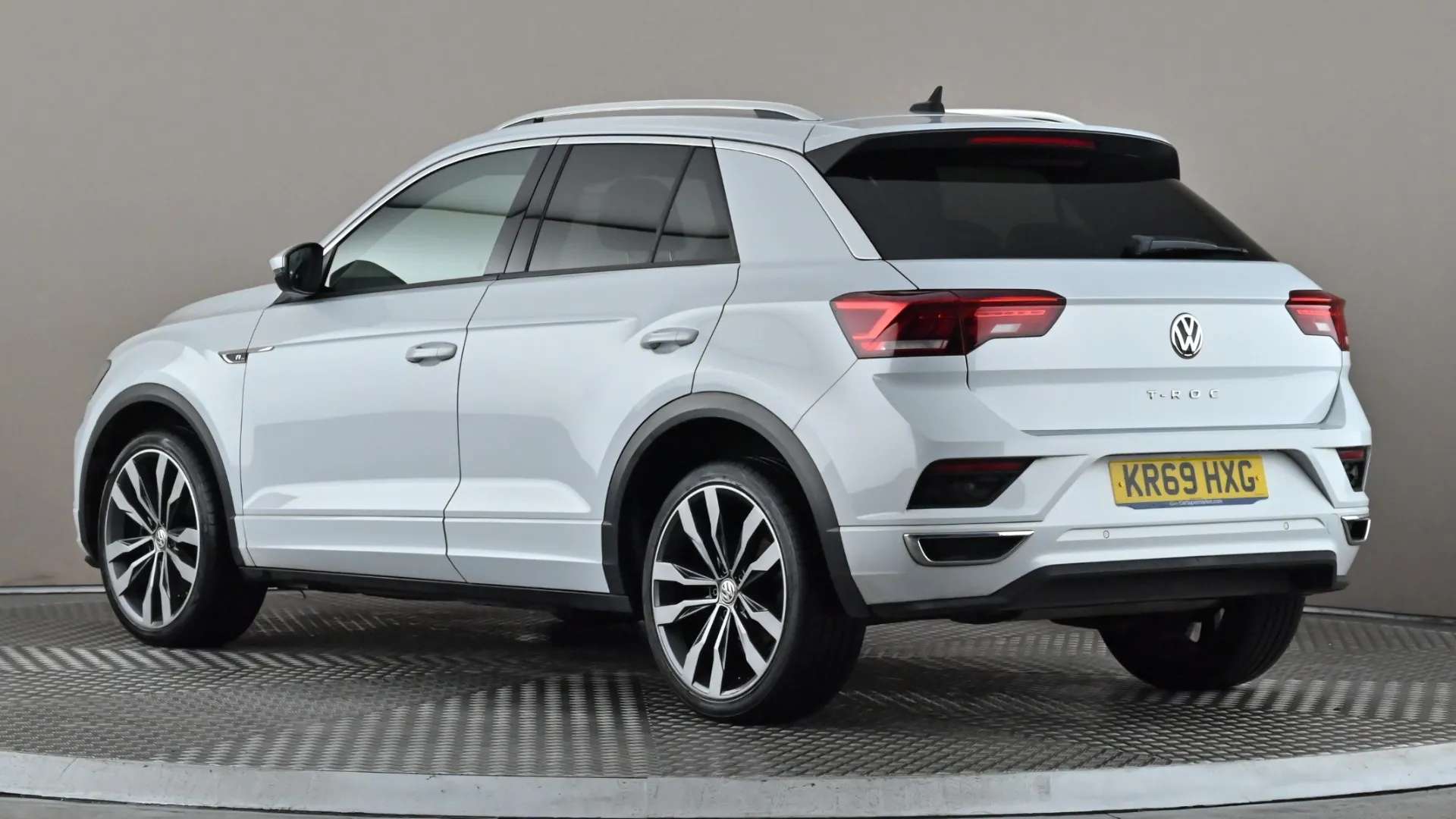 A 2019 VOLKSWAGEN T-ROC 2.0 TDI R-Line A 2019 VOLKSWAGEN T-ROC 2.0 TDI R-Line
