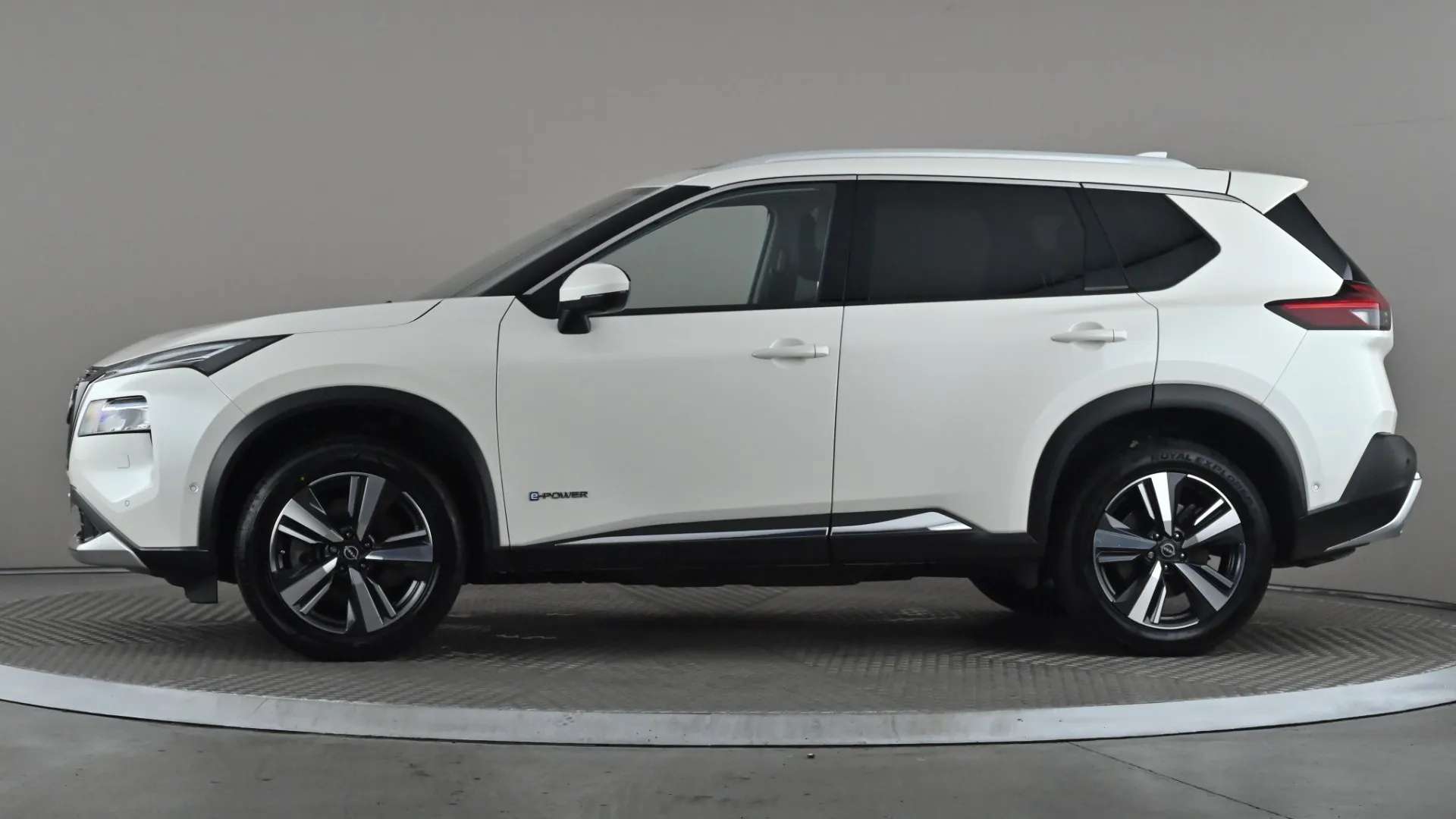 A 2023 NISSAN X-TRAIL 1.5 E-Power E-4orce 213 Tekna Auto A 2023 NISSAN X-TRAIL 1.5 E-Power E-4orce 213 Tekna Auto