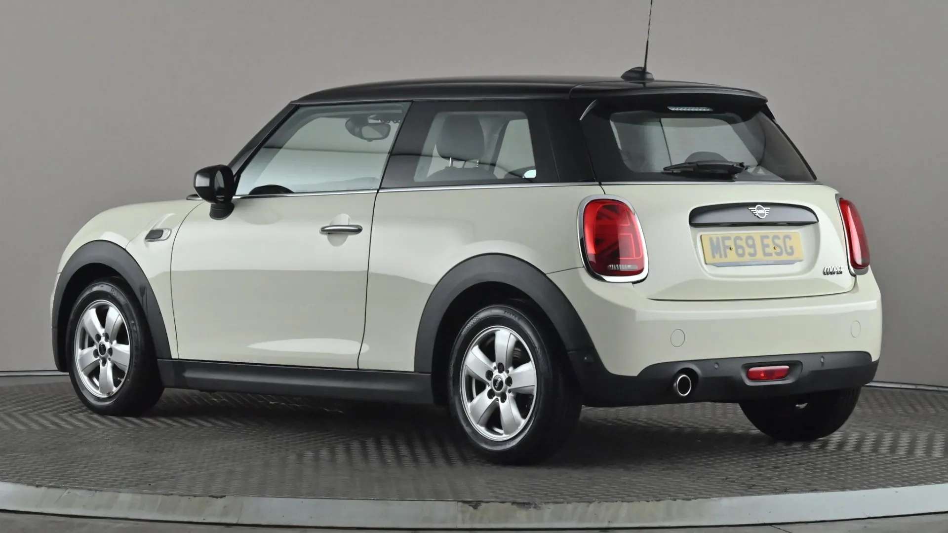 A 2019 MINI HATCH 1.5 Cooper Classic II A 2019 MINI HATCH 1.5 Cooper Classic II