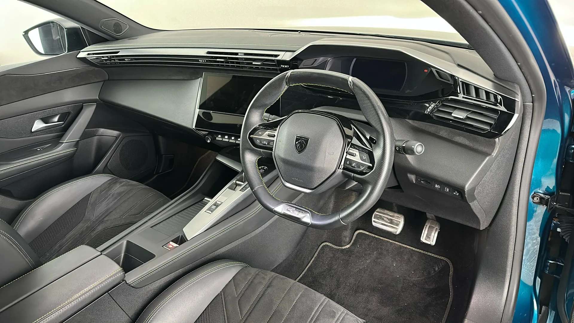 2023 PEUGEOT 408 2023 PEUGEOT 408