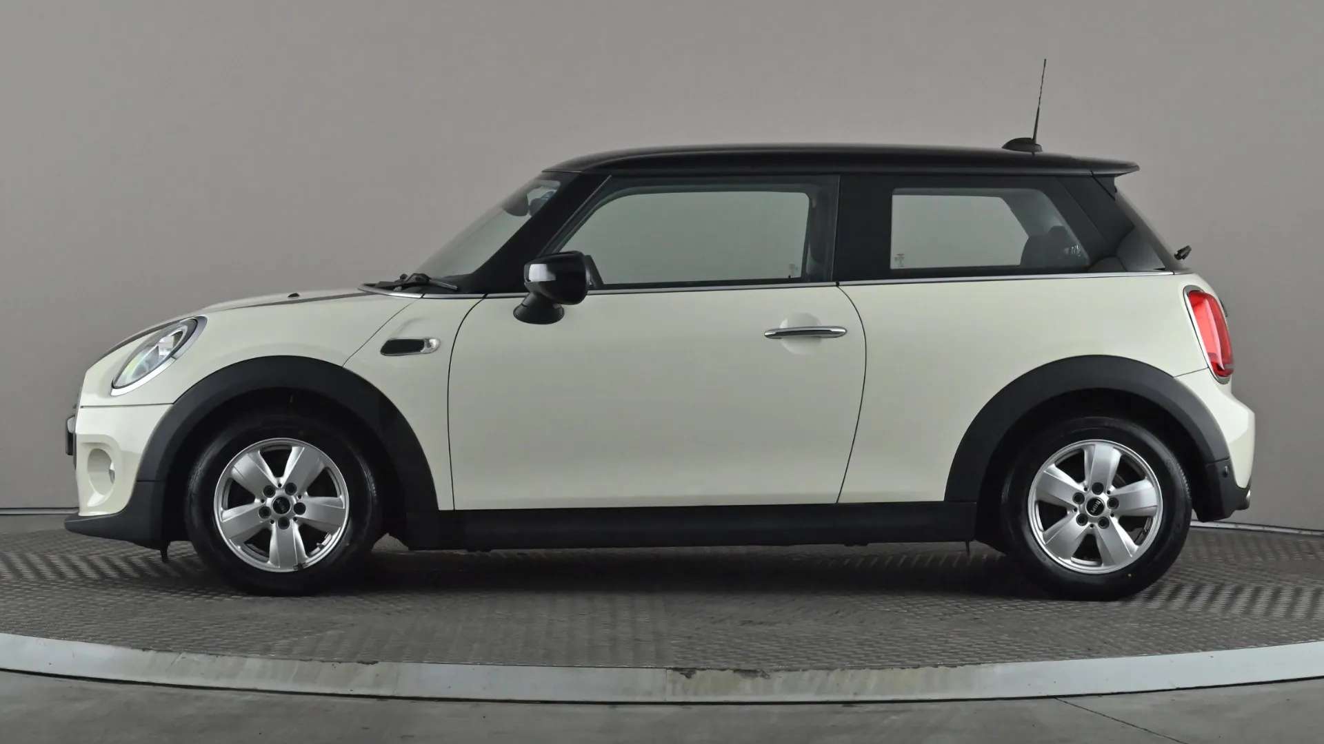 A 2019 MINI HATCH 1.5 Cooper Classic II A 2019 MINI HATCH 1.5 Cooper Classic II