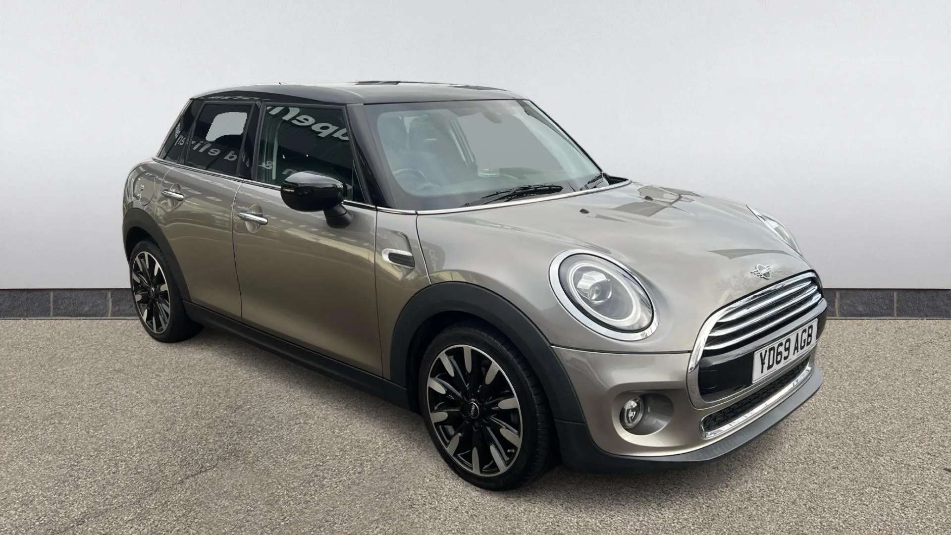 A 2020 MINI HATCH 1.5 Cooper Exclusive II Auto A 2020 MINI HATCH 1.5 Cooper Exclusive II Auto