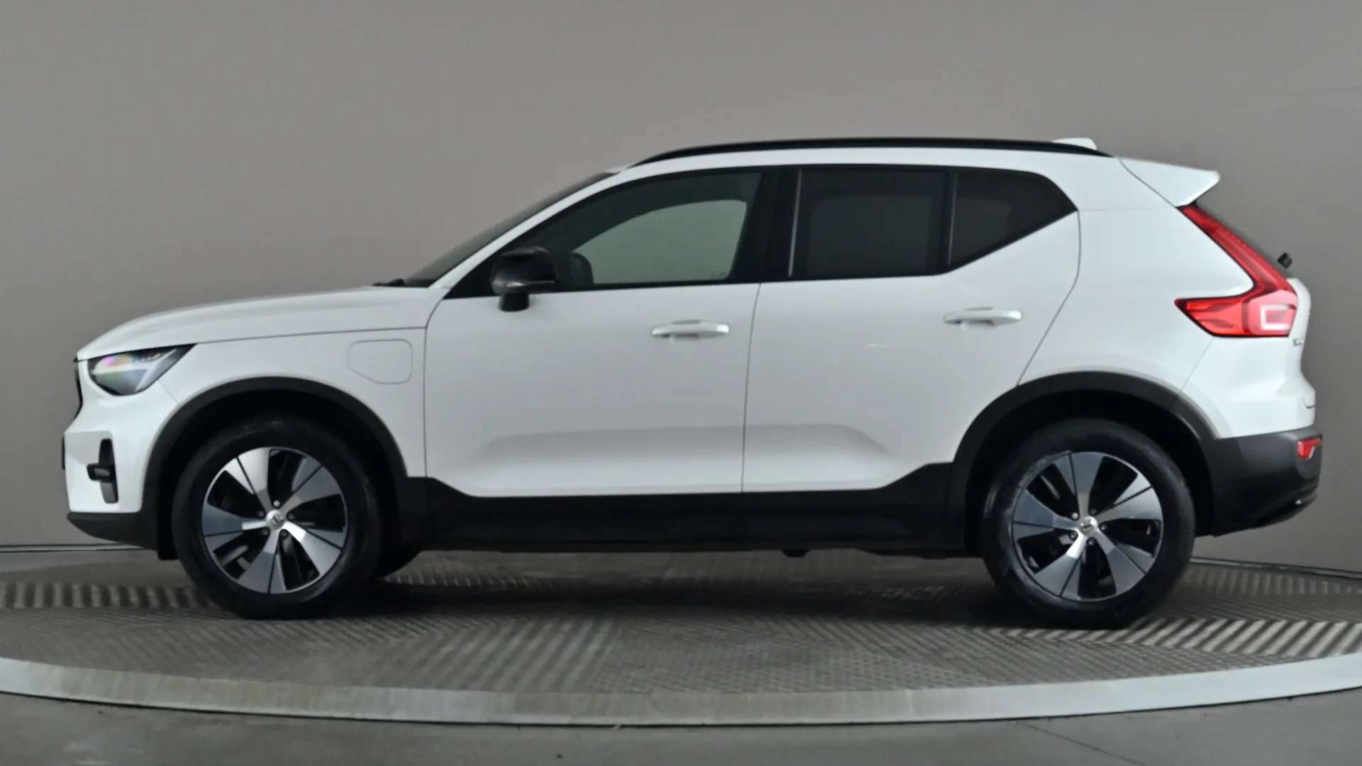 A 2022 VOLVO XC40 1.5 T4 Recharge PHEV Plus Dark Auto A 2022 VOLVO XC40 1.5 T4 Recharge PHEV Plus Dark Auto