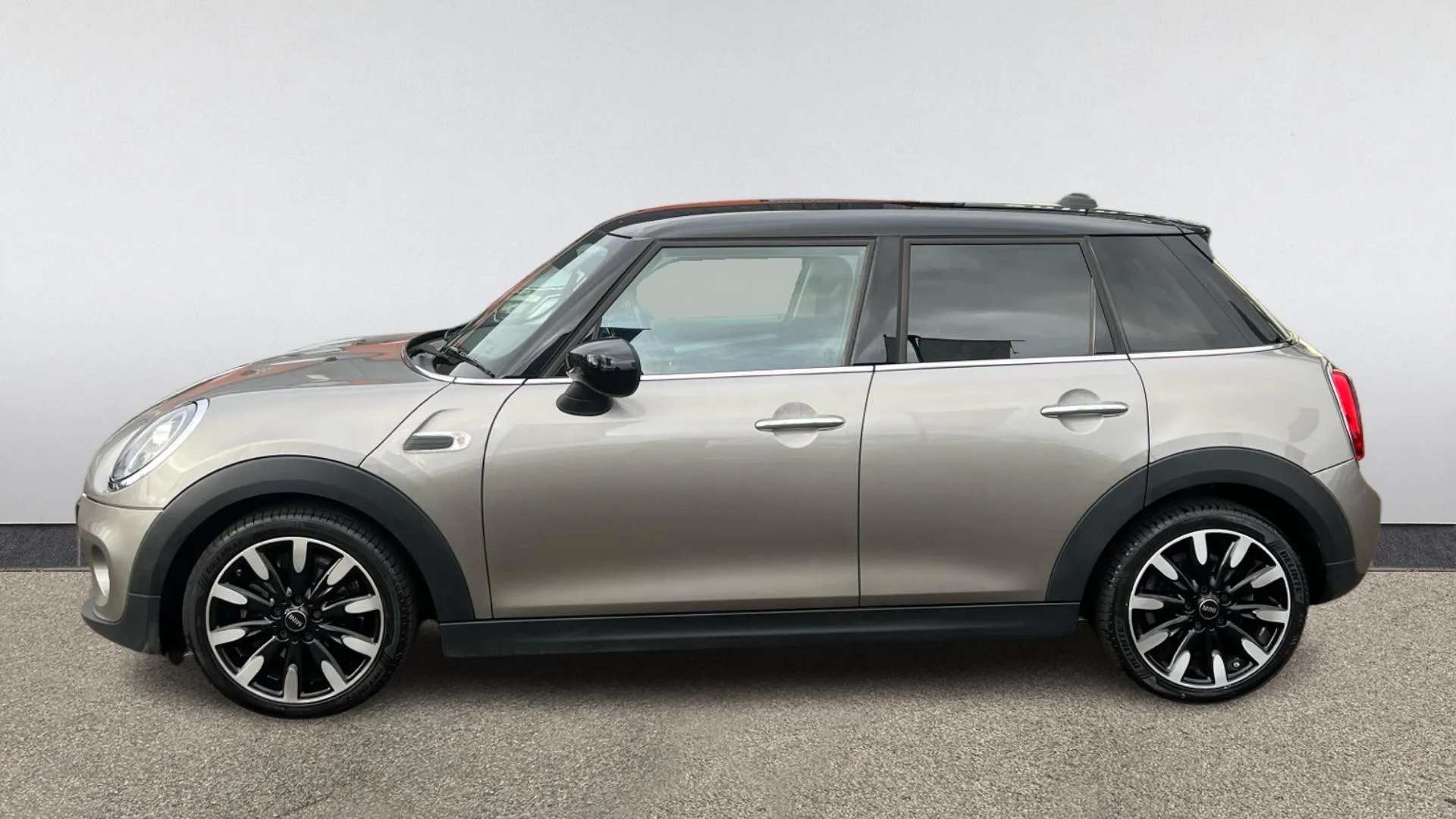 A 2020 MINI HATCH 1.5 Cooper Exclusive II Auto A 2020 MINI HATCH 1.5 Cooper Exclusive II Auto