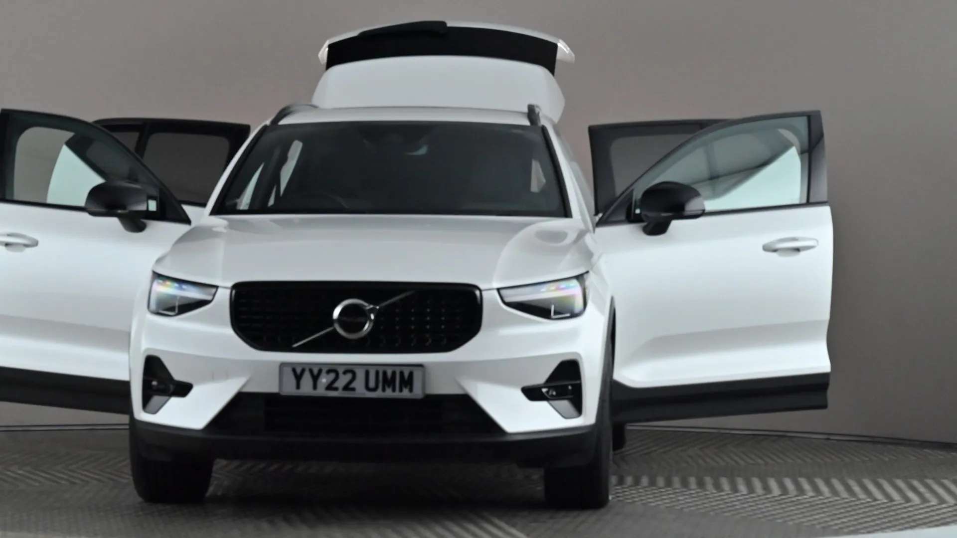 2022 VOLVO XC40 2022 VOLVO XC40