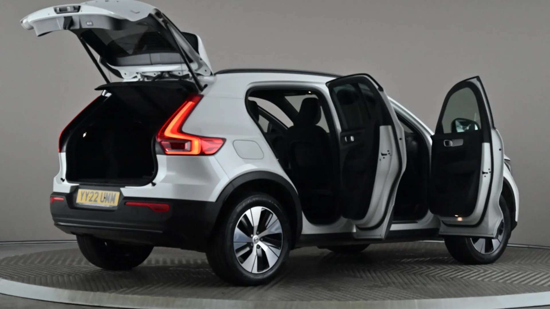 2022 VOLVO XC40 2022 VOLVO XC40