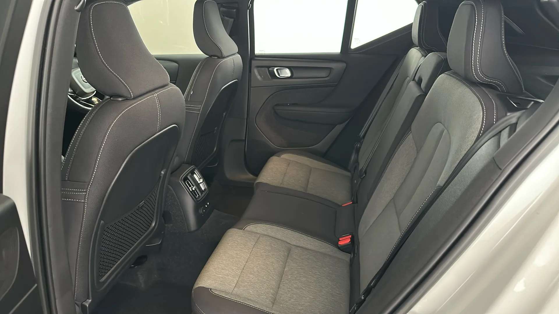 2022 VOLVO XC40 2022 VOLVO XC40