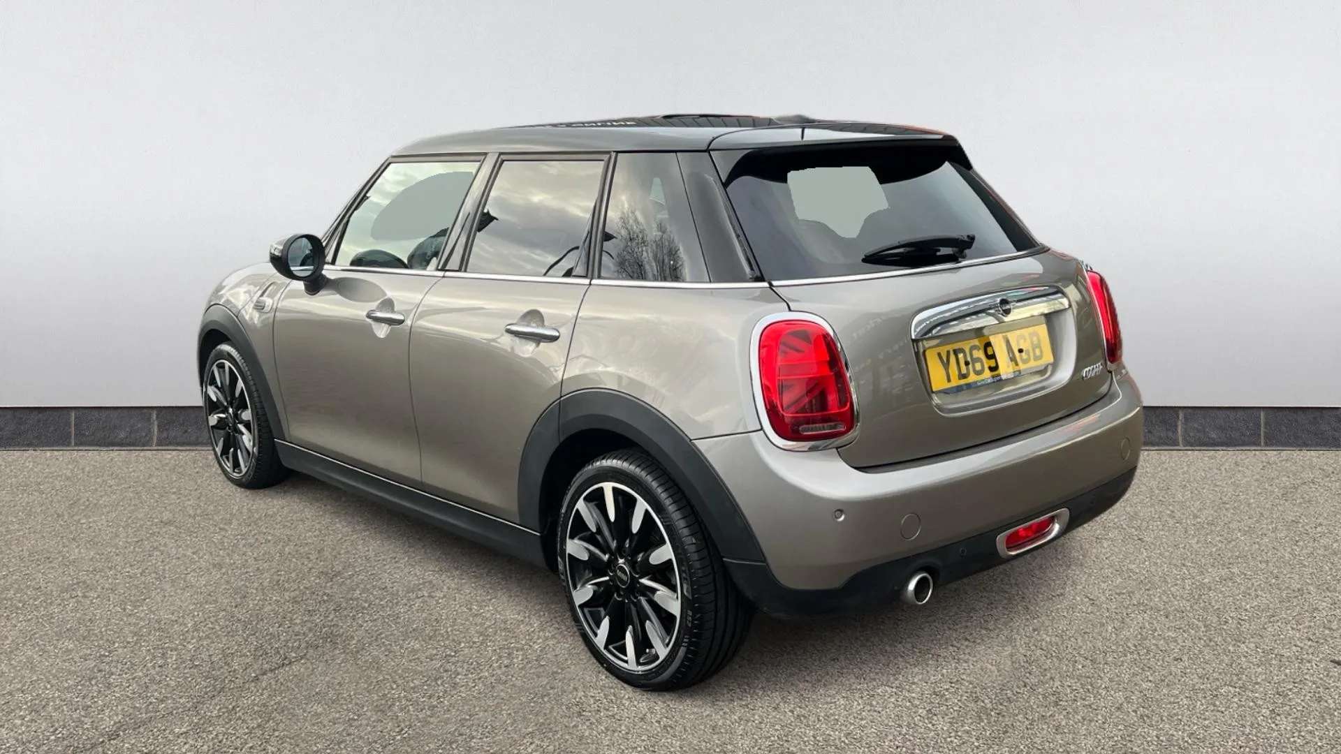 A 2020 MINI HATCH 1.5 Cooper Exclusive II Auto A 2020 MINI HATCH 1.5 Cooper Exclusive II Auto