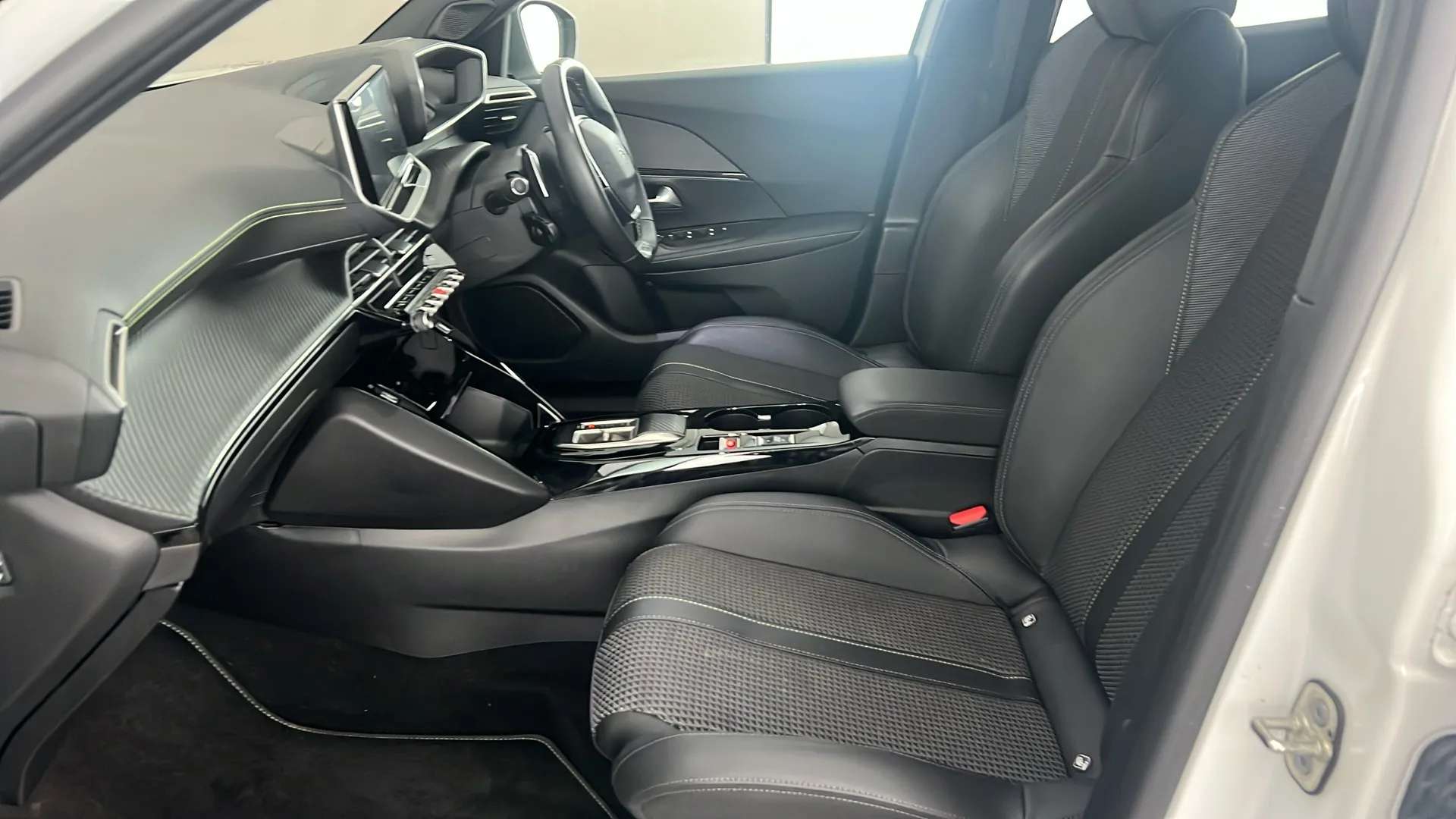 2023 PEUGEOT 2008 2023 PEUGEOT 2008