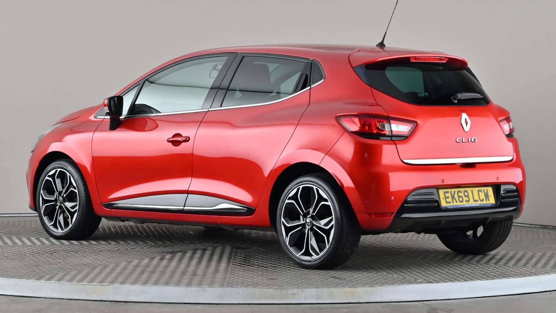 A 2019 RENAULT CLIO 0.9 TCE 90 Iconic A 2019 RENAULT CLIO 0.9 TCE 90 Iconic