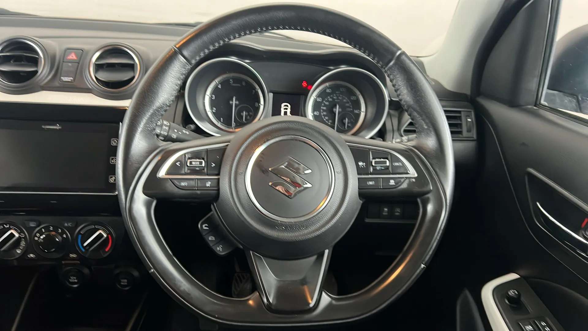 2021 SUZUKI SWIFT 2021 SUZUKI SWIFT