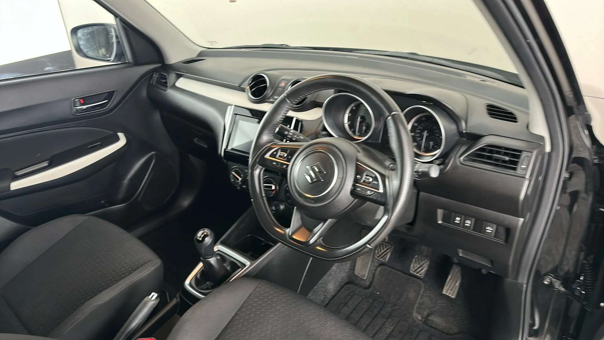 2022 SUZUKI SWIFT 2022 SUZUKI SWIFT