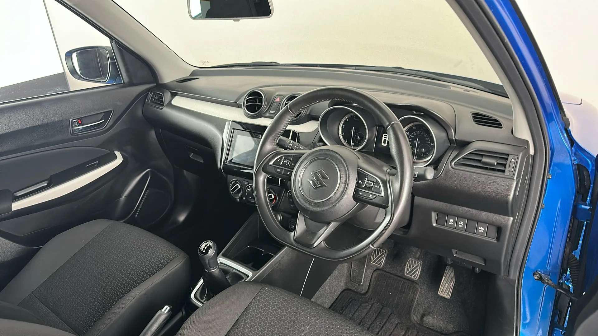 2023 SUZUKI SWIFT 2023 SUZUKI SWIFT
