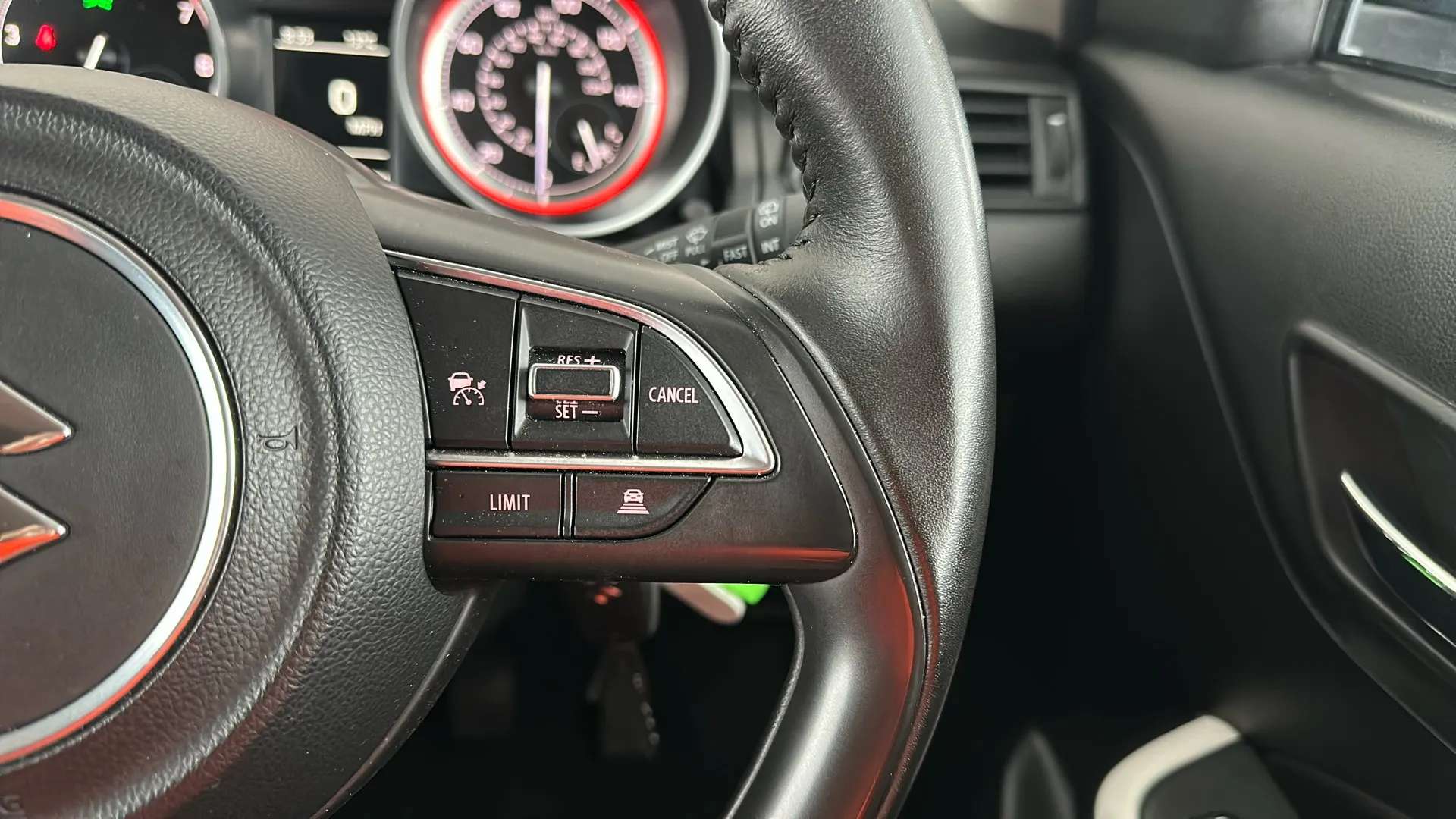 2023 SUZUKI SWIFT 2023 SUZUKI SWIFT