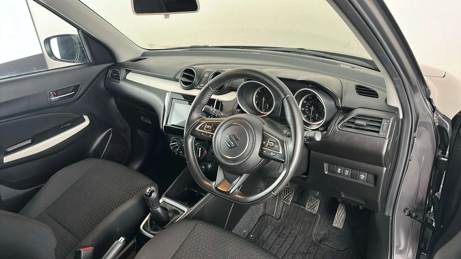 2023 SUZUKI SWIFT 2023 SUZUKI SWIFT