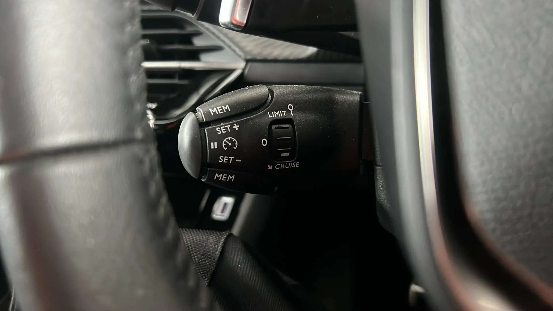 2024 PEUGEOT 2008 2024 PEUGEOT 2008