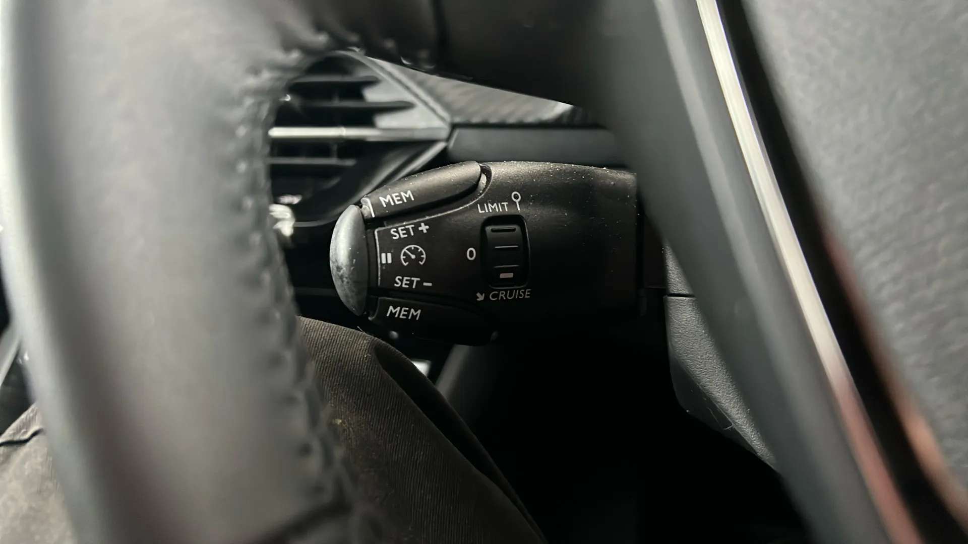 2025 PEUGEOT 2008 2025 PEUGEOT 2008
