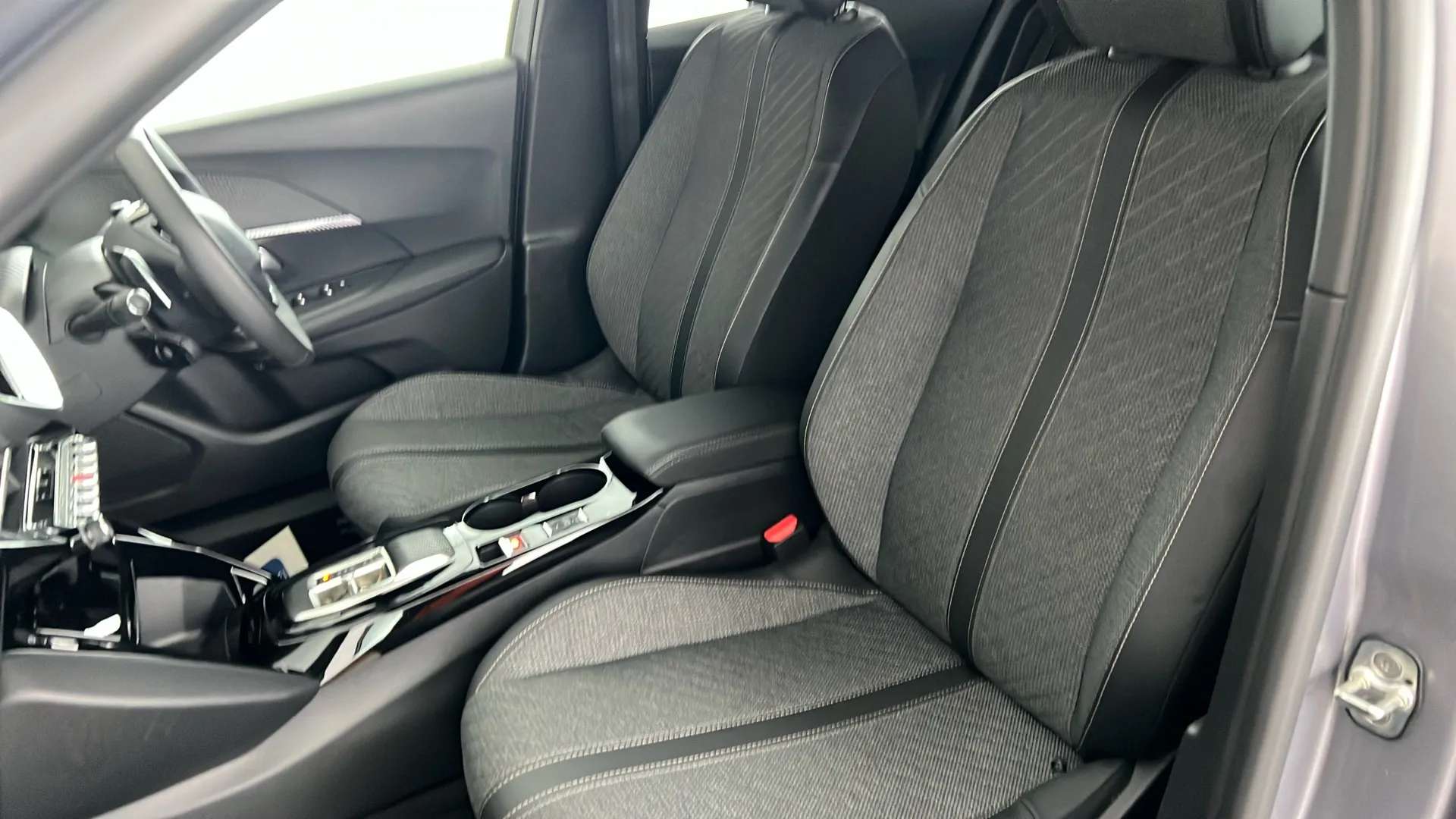 2024 PEUGEOT 2008 2024 PEUGEOT 2008