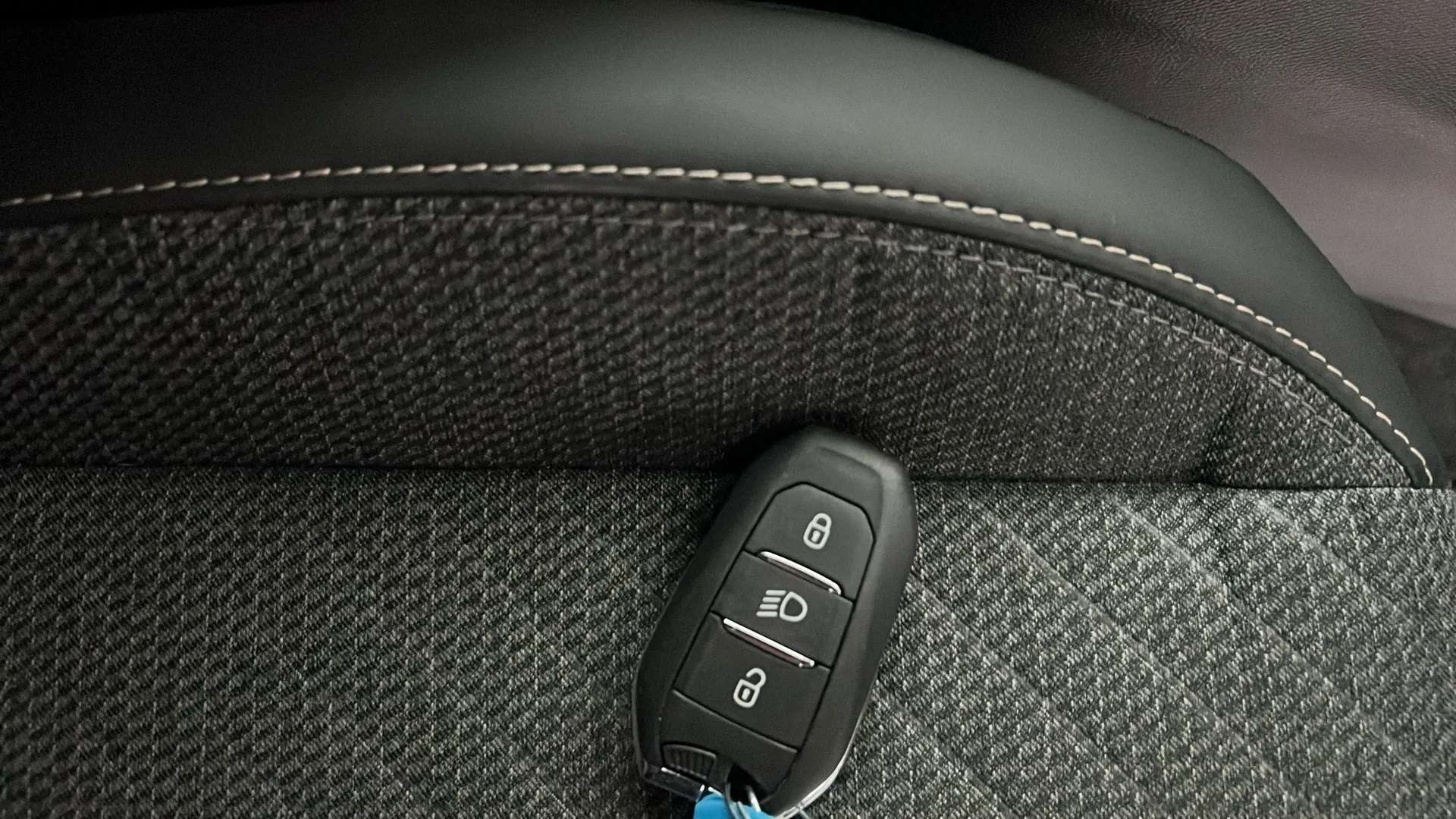 2024 PEUGEOT 2008 2024 PEUGEOT 2008