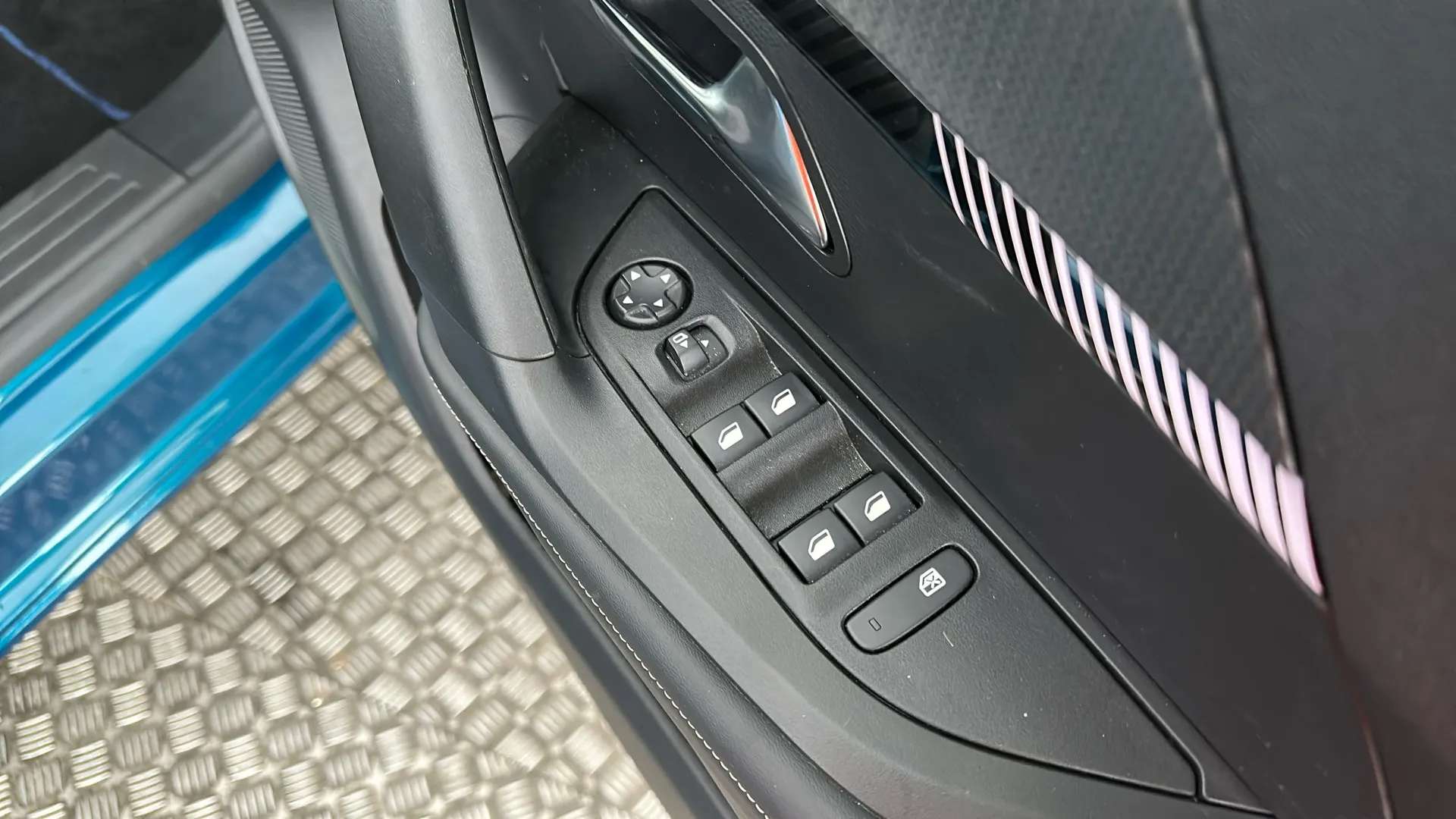 2025 PEUGEOT 2008 2025 PEUGEOT 2008