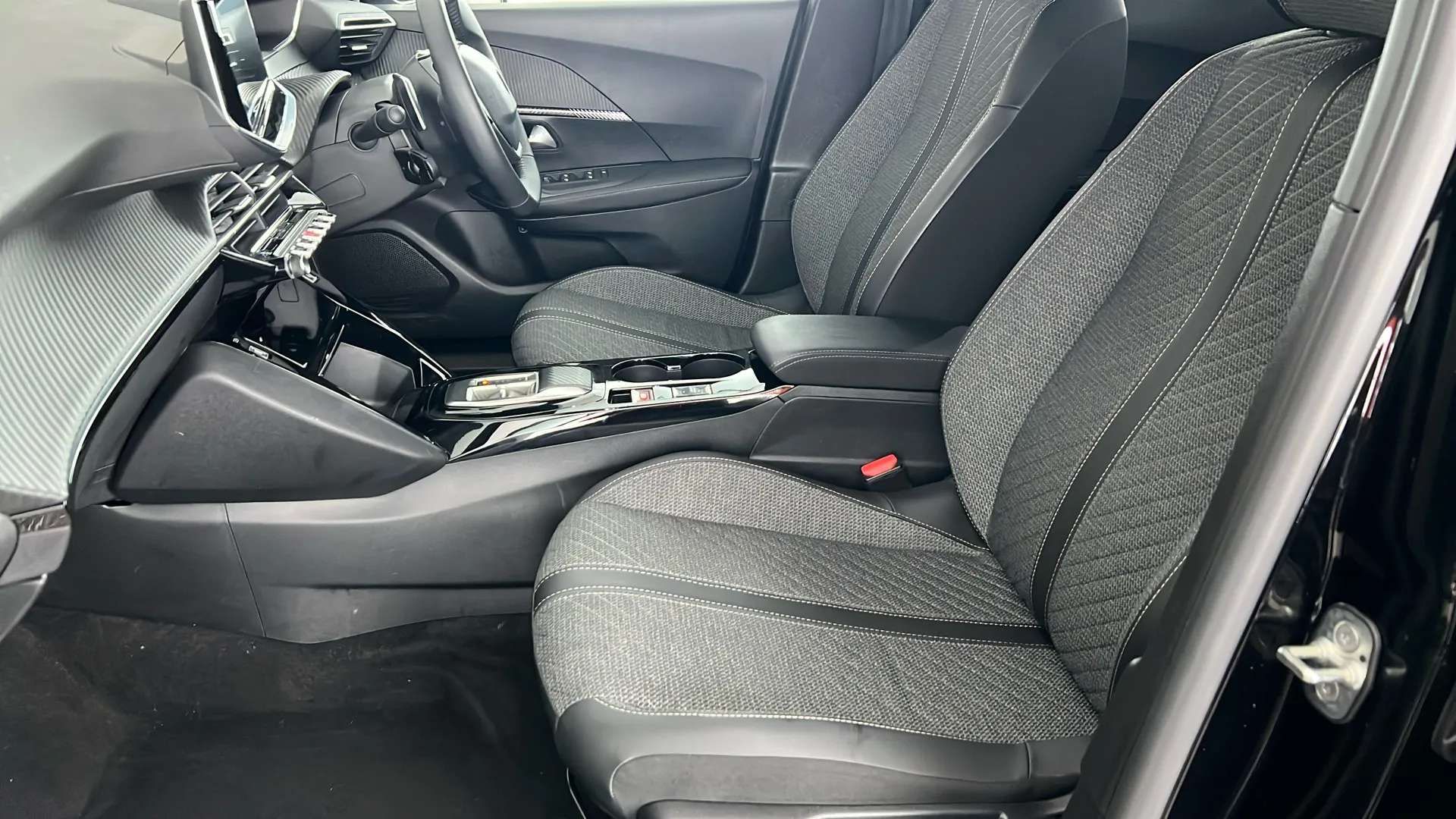 2025 PEUGEOT 2008 2025 PEUGEOT 2008