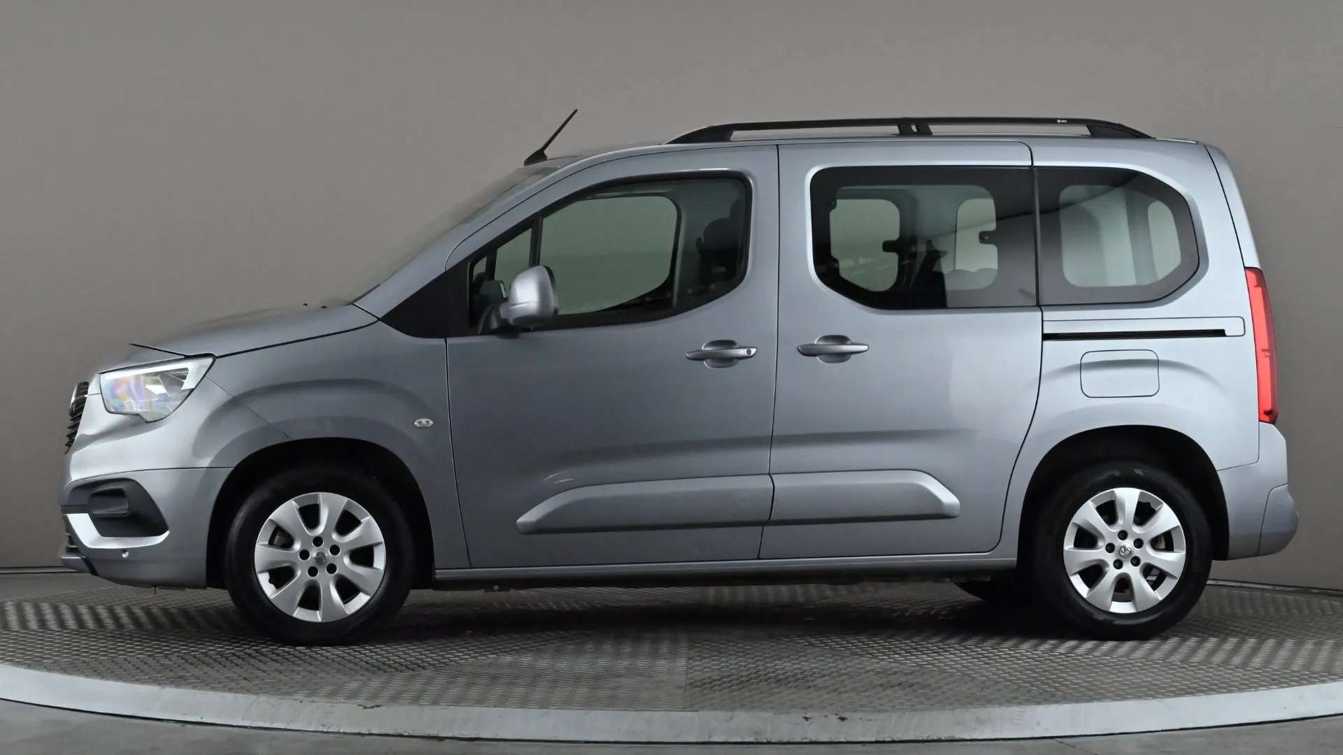 A 2020 VAUXHALL COMBO LIFE 1.5 Turbo D 130 Energy Auto A 2020 VAUXHALL COMBO LIFE 1.5 Turbo D 130 Energy Auto
