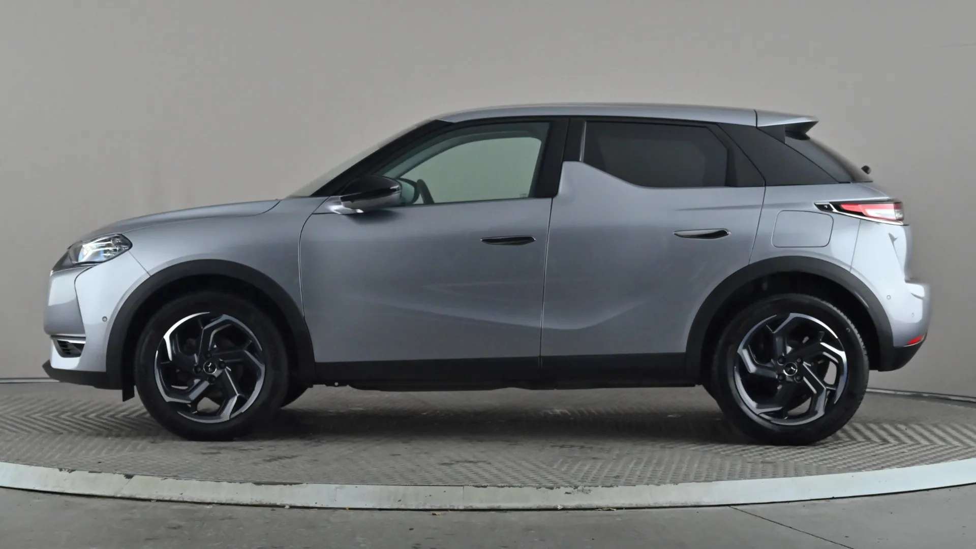 A 2022 DS DS 3 1.2 PureTech 130 Rivoli EAT8 A 2022 DS DS 3 1.2 PureTech 130 Rivoli EAT8