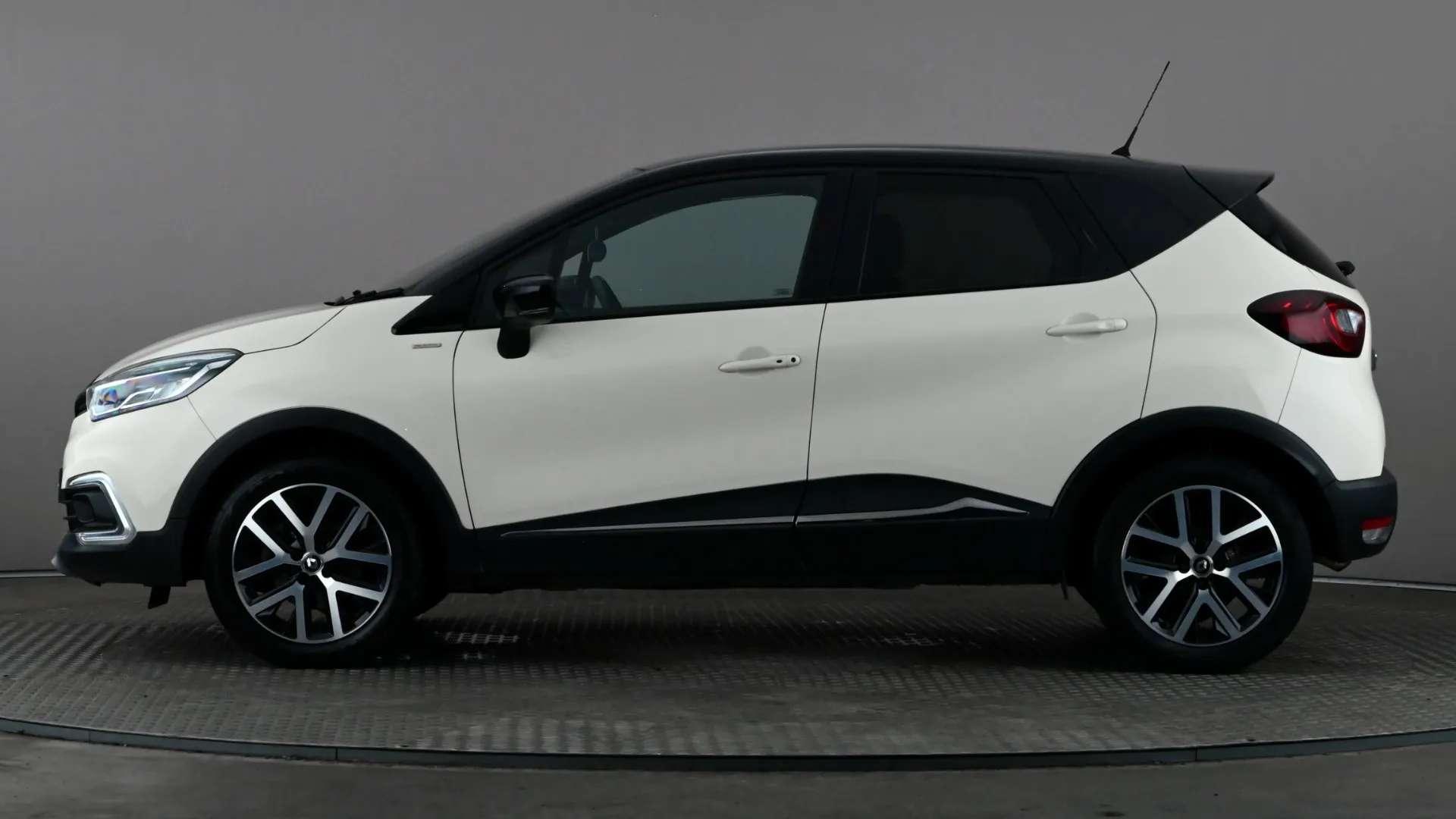 A 2019 RENAULT CAPTUR 1.3 TCE 130 S Edition A 2019 RENAULT CAPTUR 1.3 TCE 130 S Edition