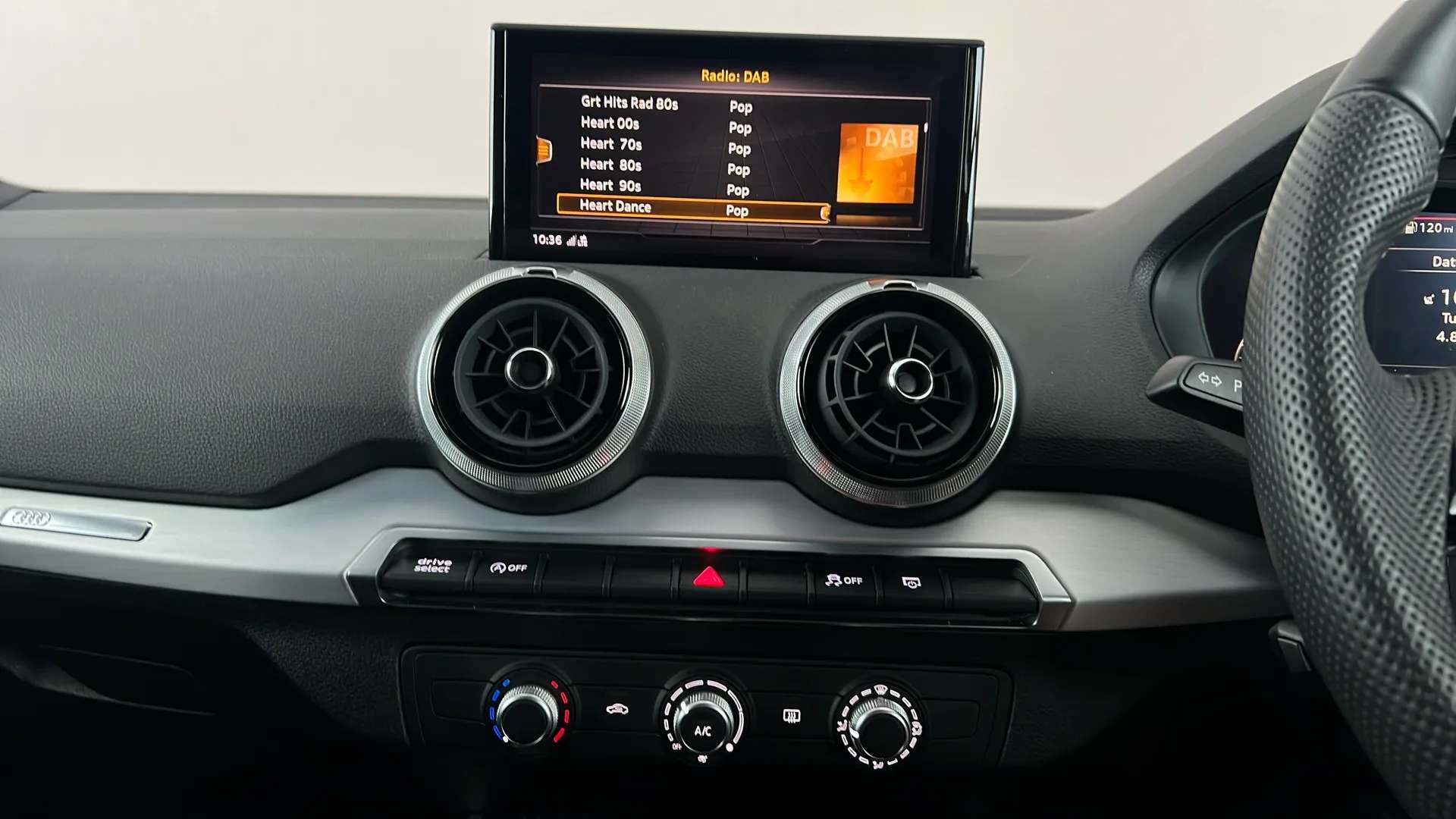 2023 AUDI Q2 2023 AUDI Q2