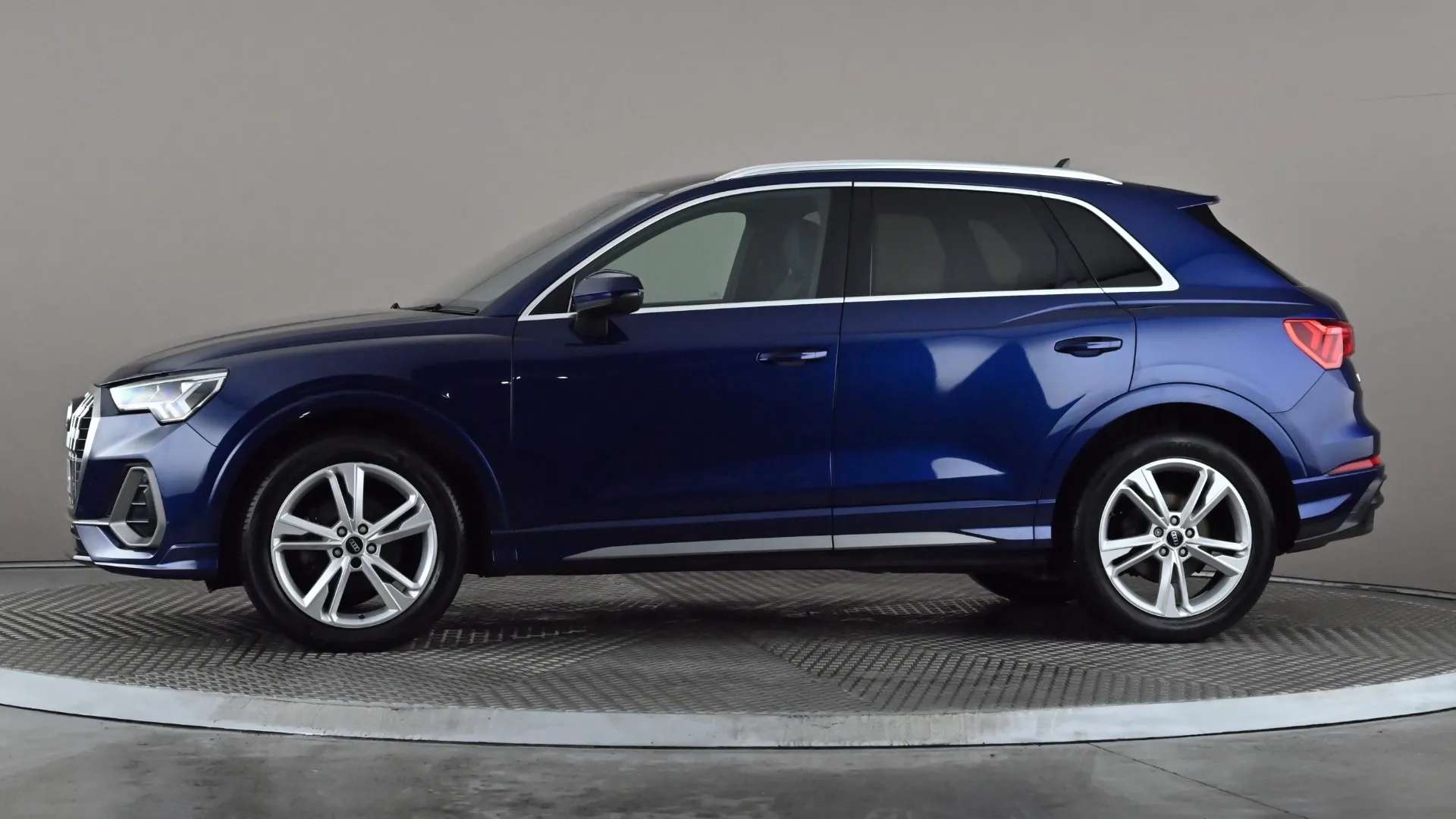 A 2022 AUDI Q3 35 TDI S Line A 2022 AUDI Q3 35 TDI S Line