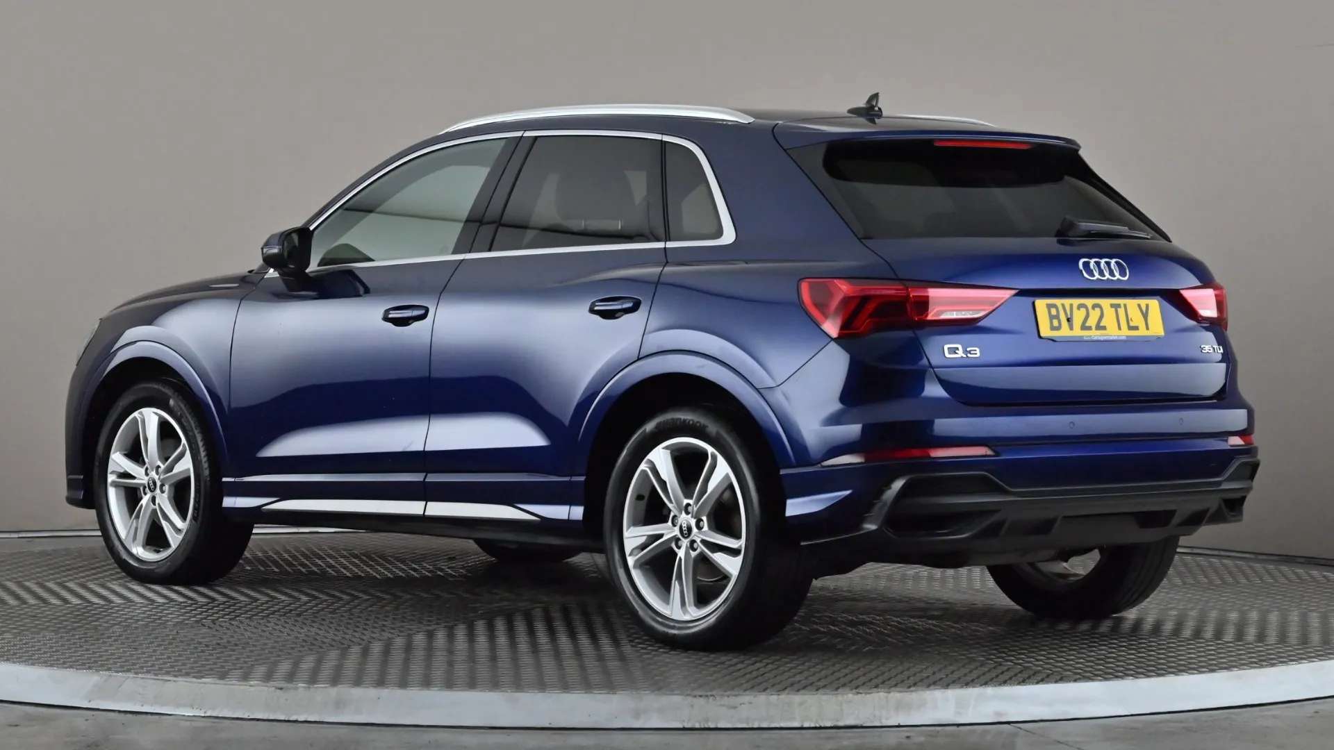 A 2022 AUDI Q3 35 TDI S Line A 2022 AUDI Q3 35 TDI S Line