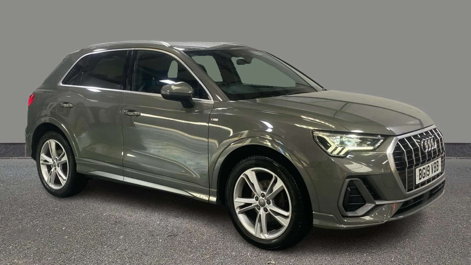 A 2019 AUDI Q3 35 TFSI S Line A 2019 AUDI Q3 35 TFSI S Line