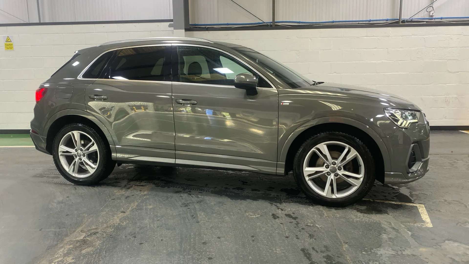 A 2019 AUDI Q3 35 TFSI S Line A 2019 AUDI Q3 35 TFSI S Line